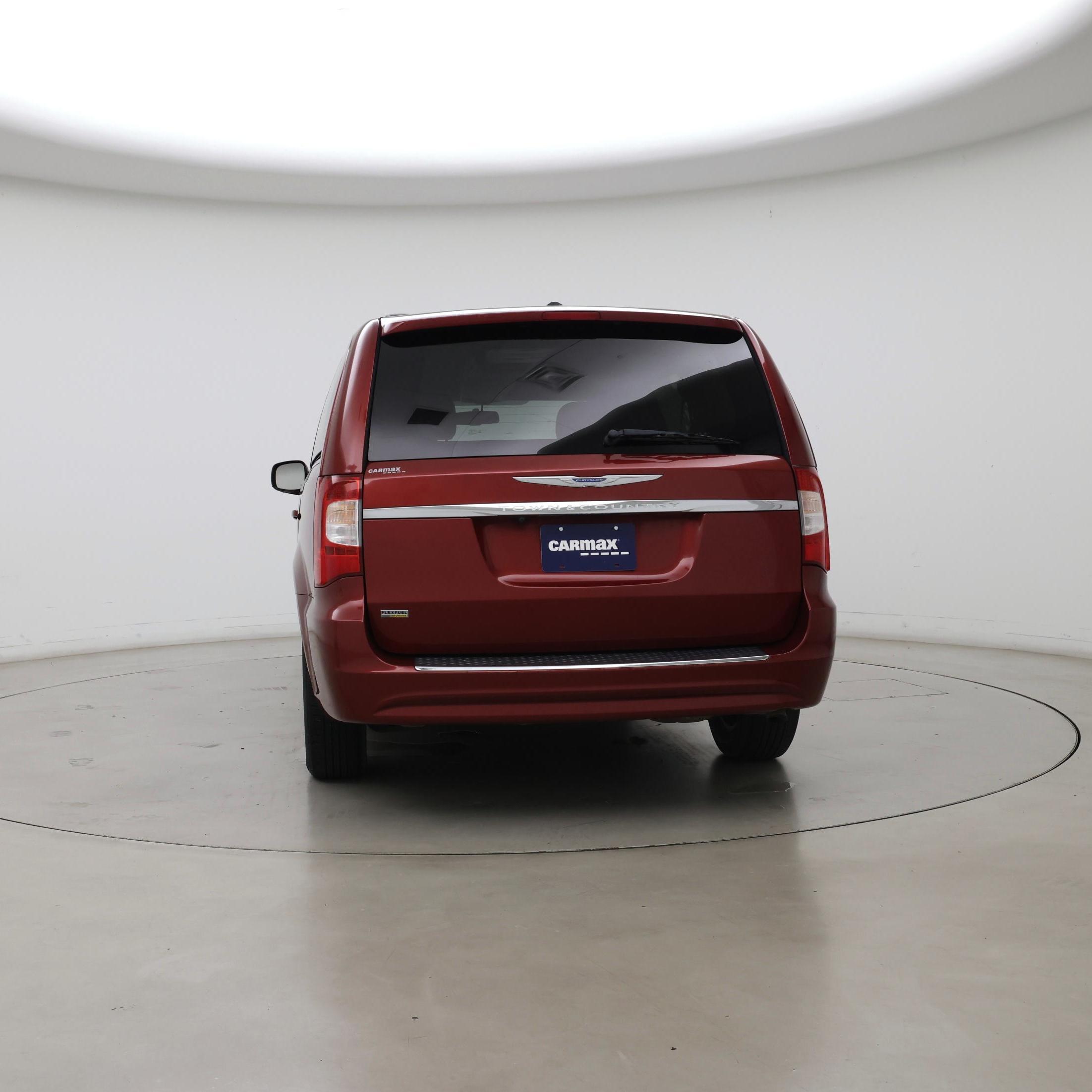 Thumbnail: 2016 Chrysler Town & Country - 6