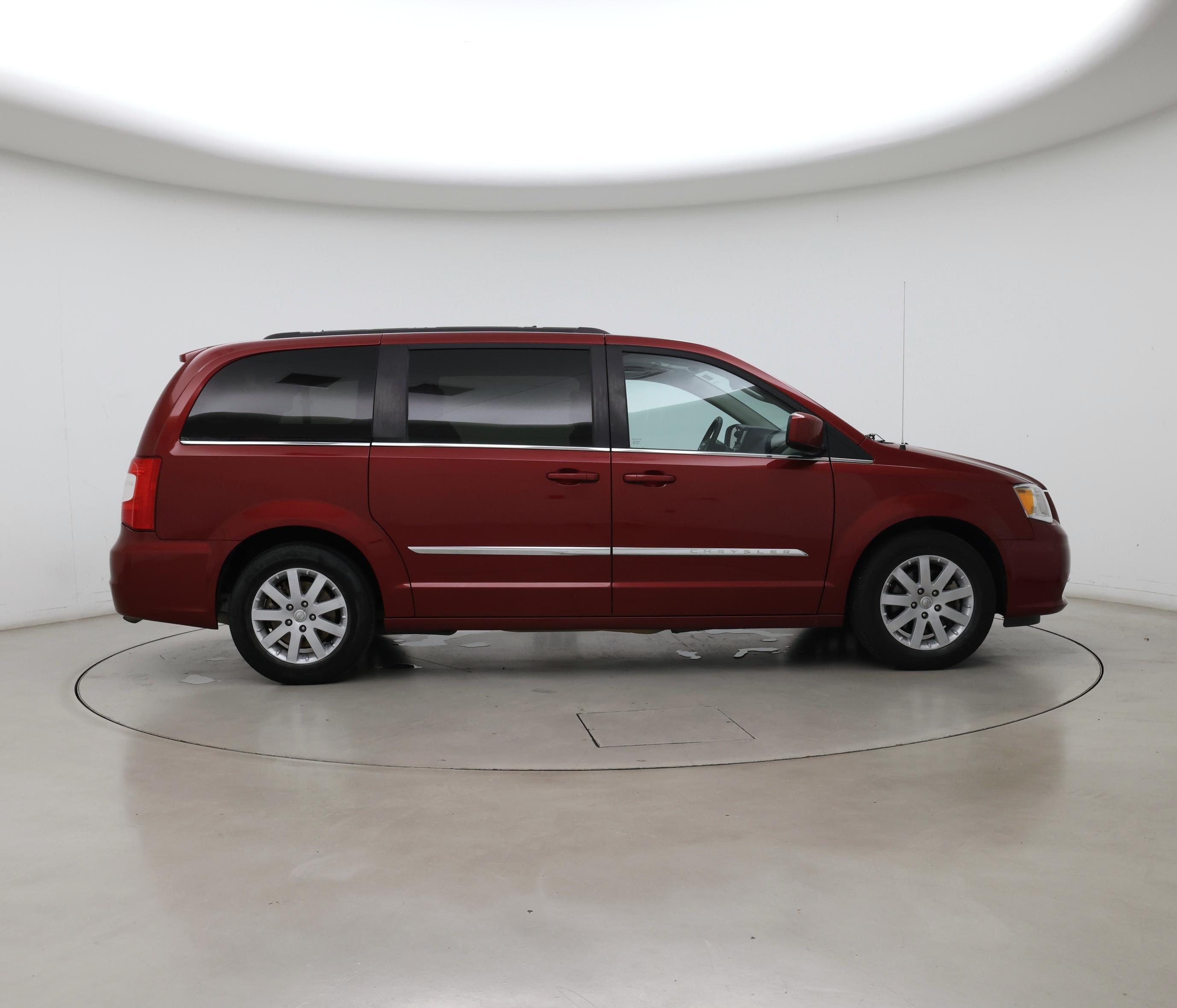 Thumbnail: 2016 Chrysler Town & Country - 7