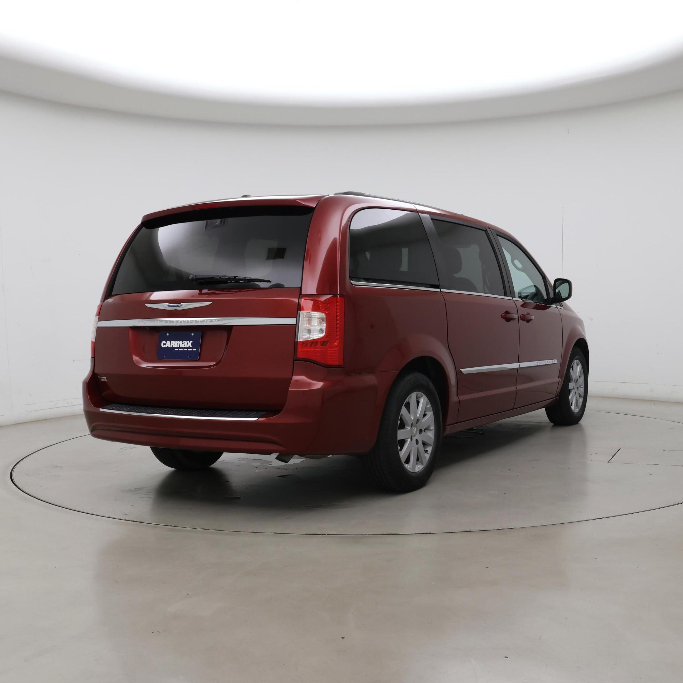 Thumbnail: 2016 Chrysler Town & Country - 8