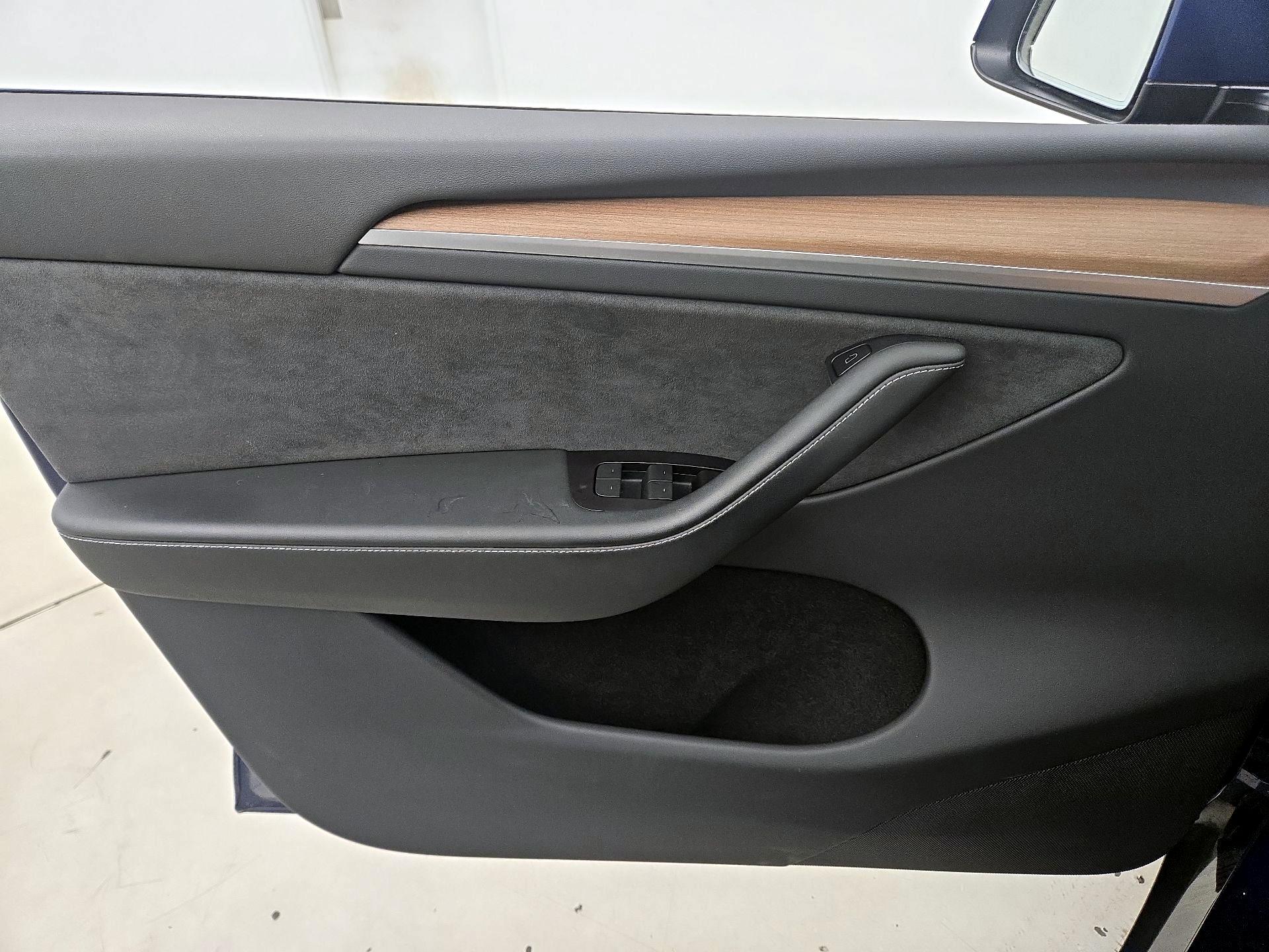 Thumbnail: 2023 Tesla Model Y - 12