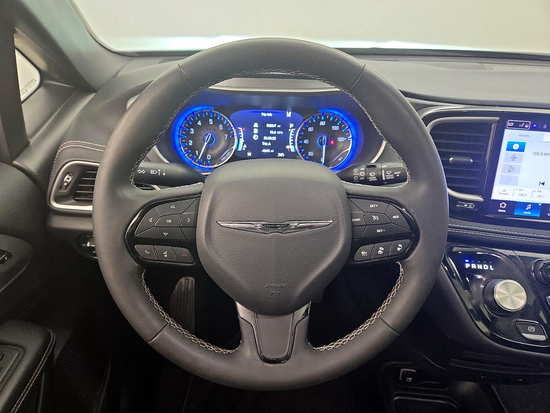 Thumbnail: 2023 Chrysler Pacifica - 10