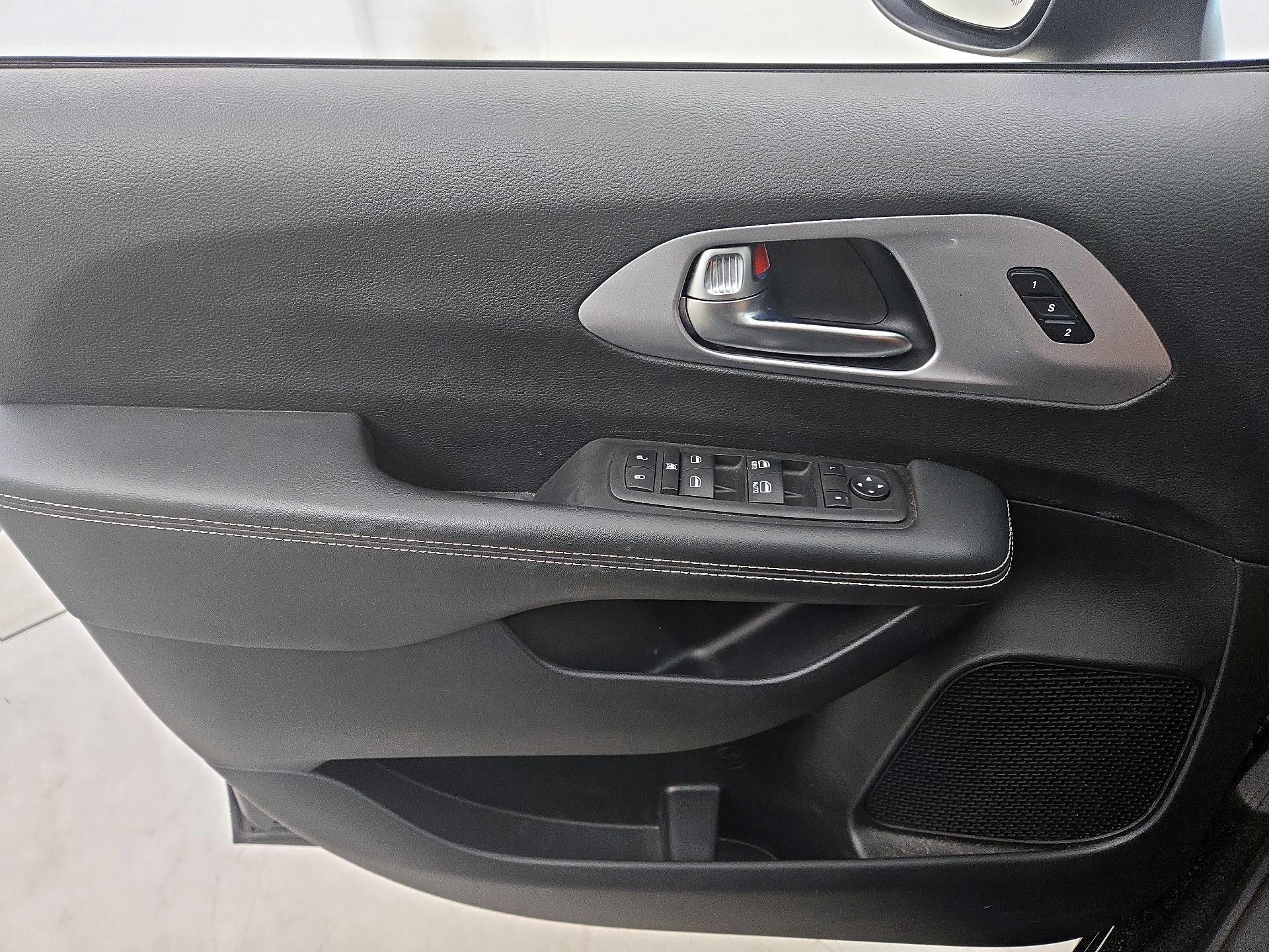 Thumbnail: 2023 Chrysler Pacifica - 12