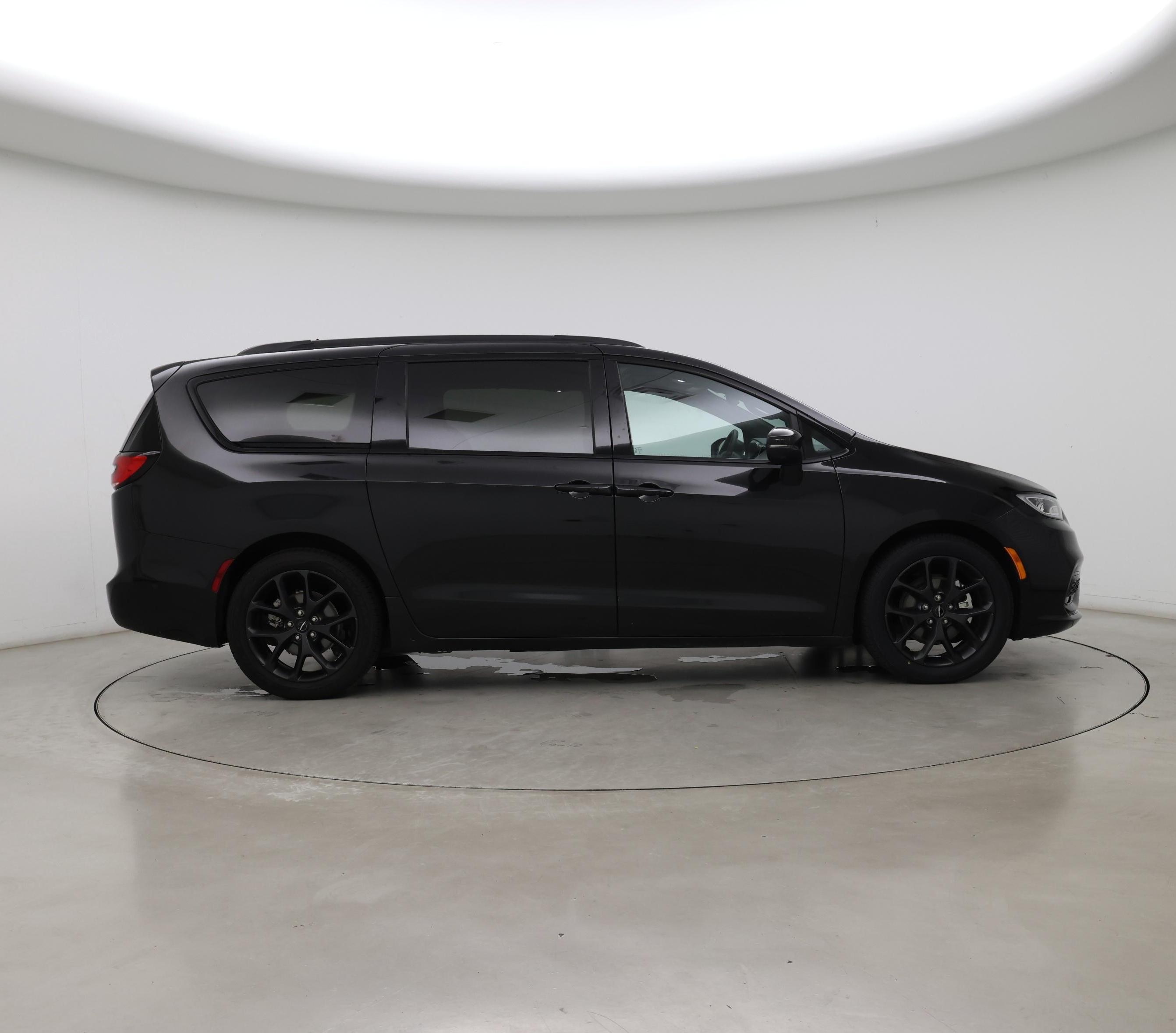 Thumbnail: 2023 Chrysler Pacifica - 7