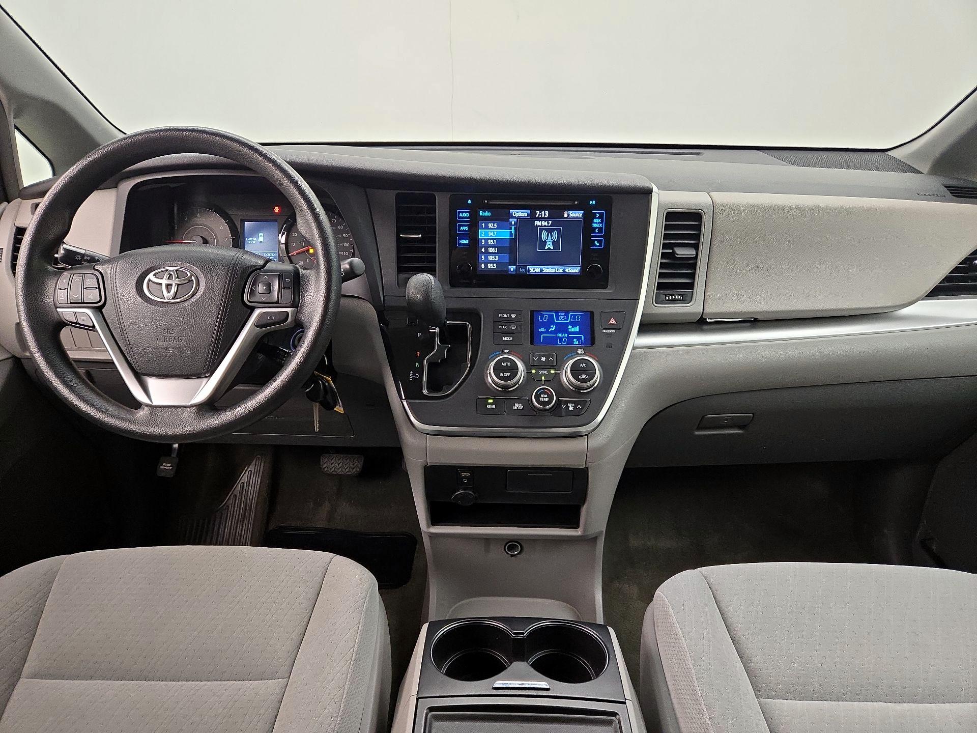 Thumbnail: 2015 Toyota Sienna - 9