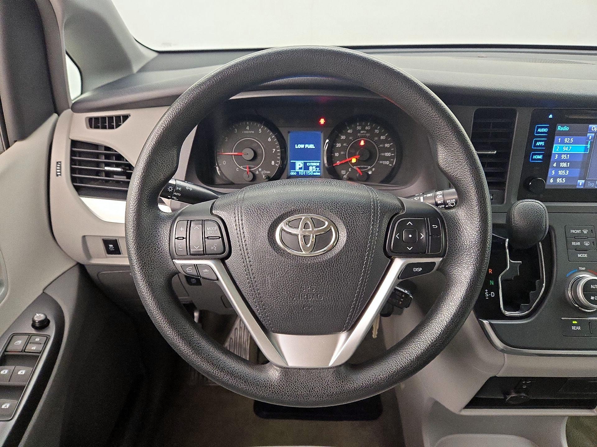 Thumbnail: 2015 Toyota Sienna - 10