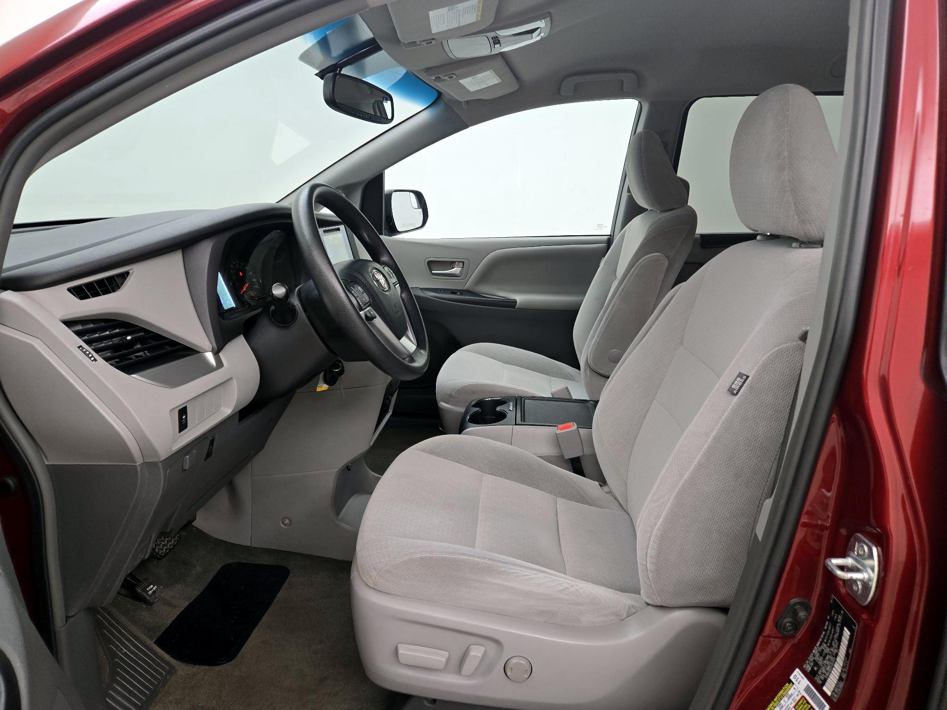 Thumbnail: 2015 Toyota Sienna - 11