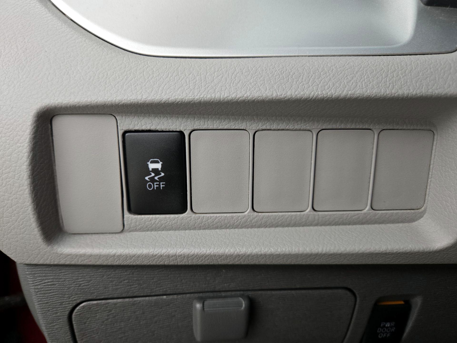 Thumbnail: 2015 Toyota Sienna - 13