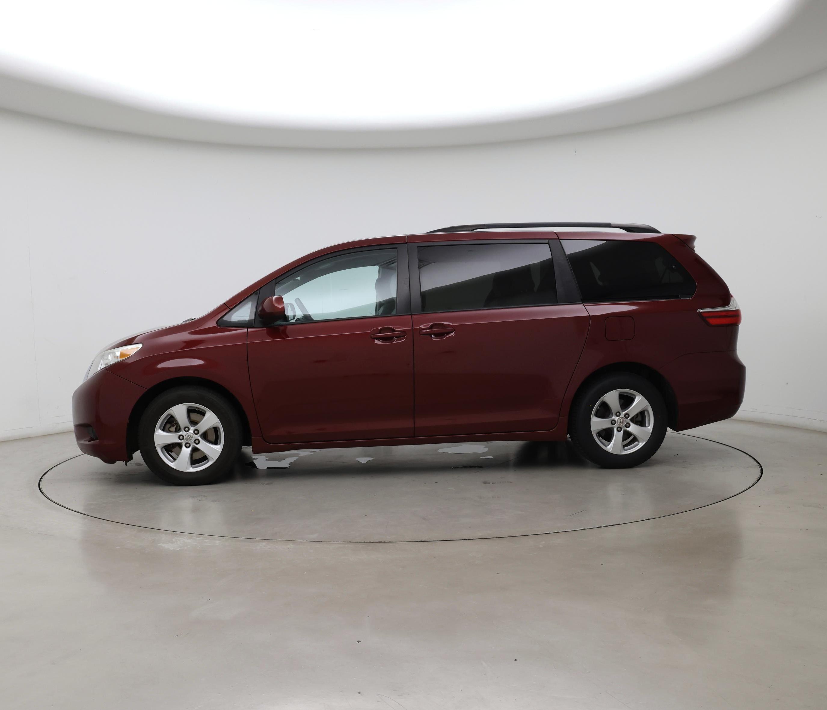 Thumbnail: 2015 Toyota Sienna - 3