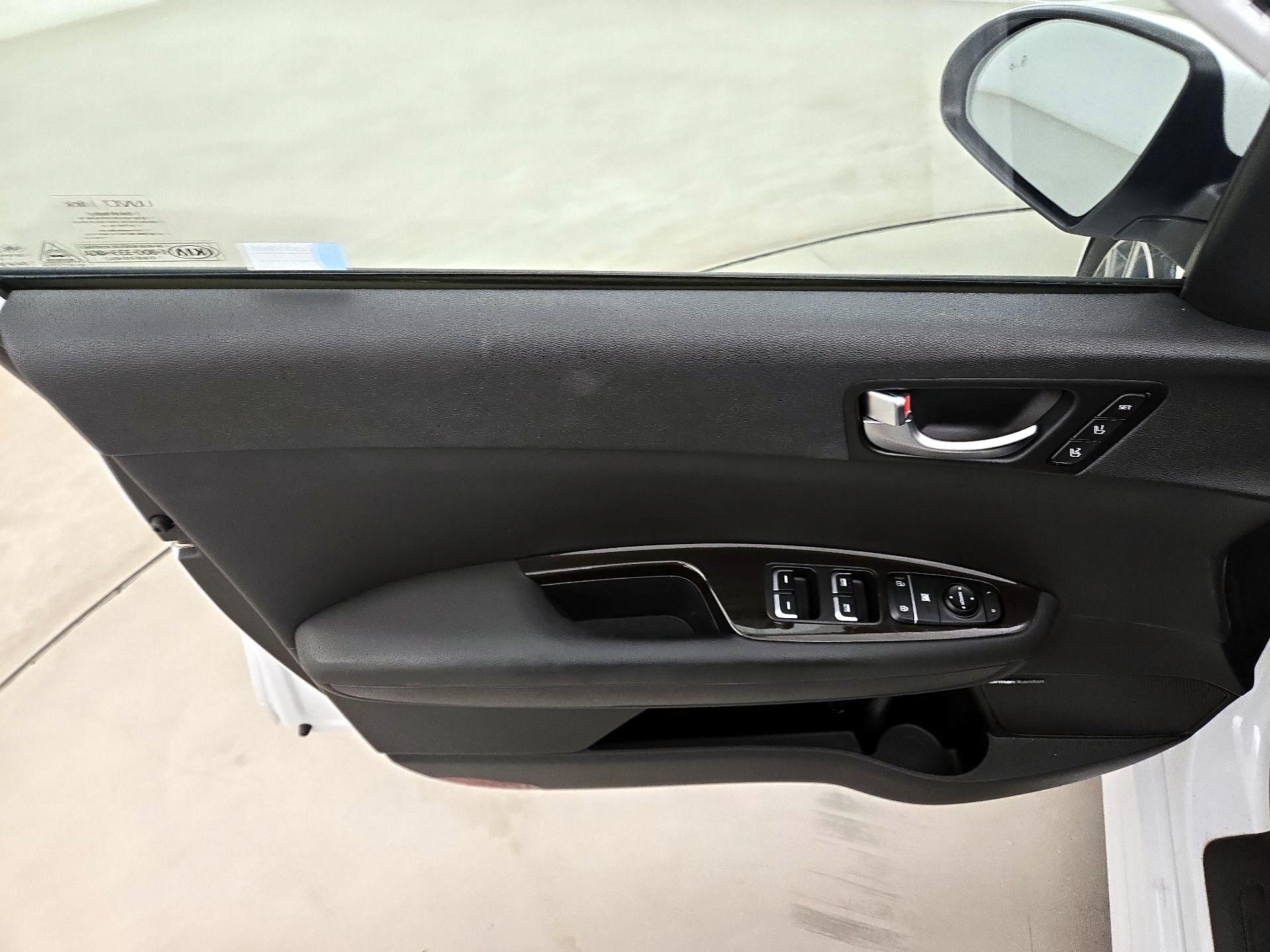 Thumbnail: 2020 Kia Optima - 12