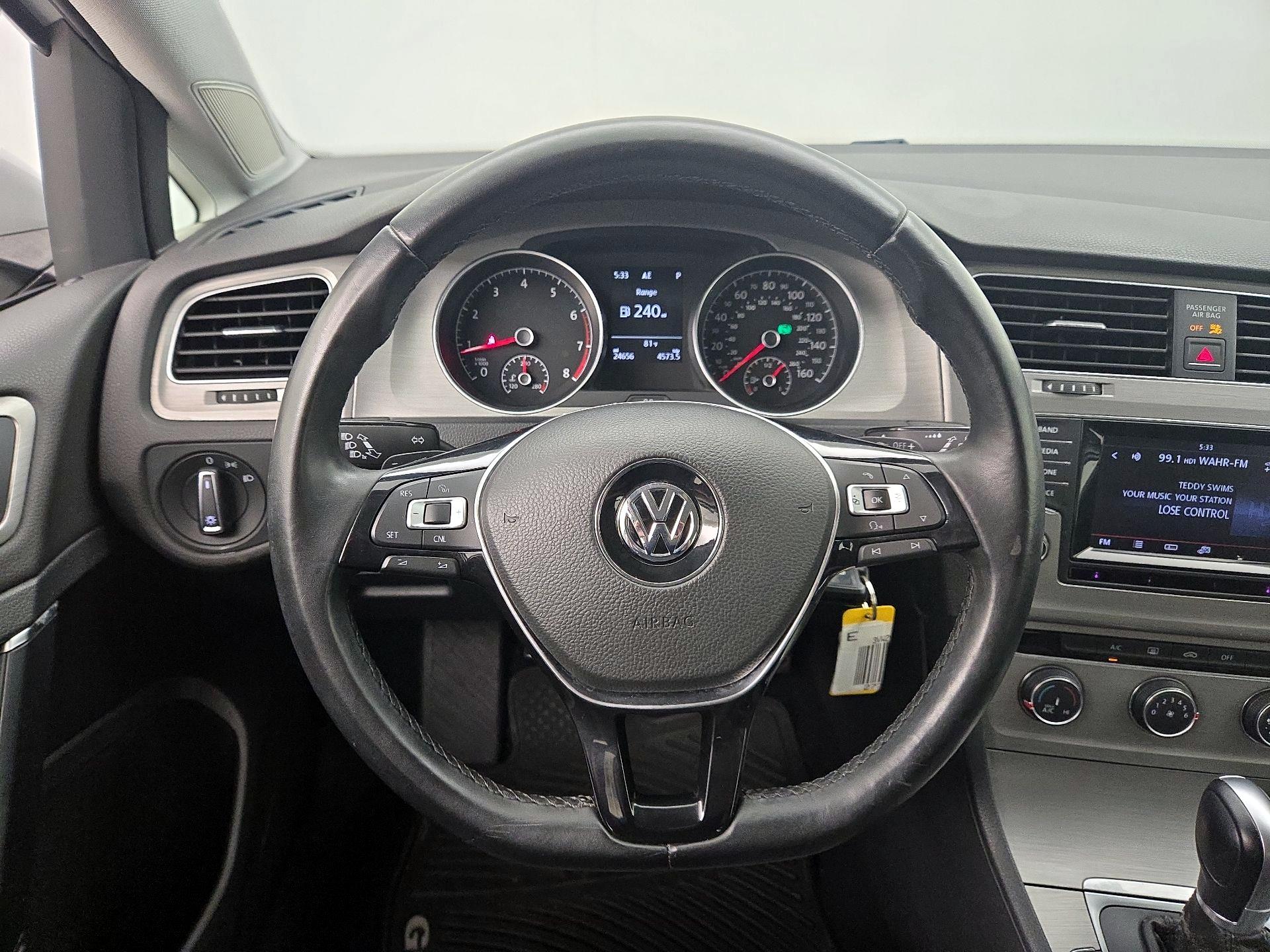 Thumbnail: 2015 Volkswagen Golf - 10