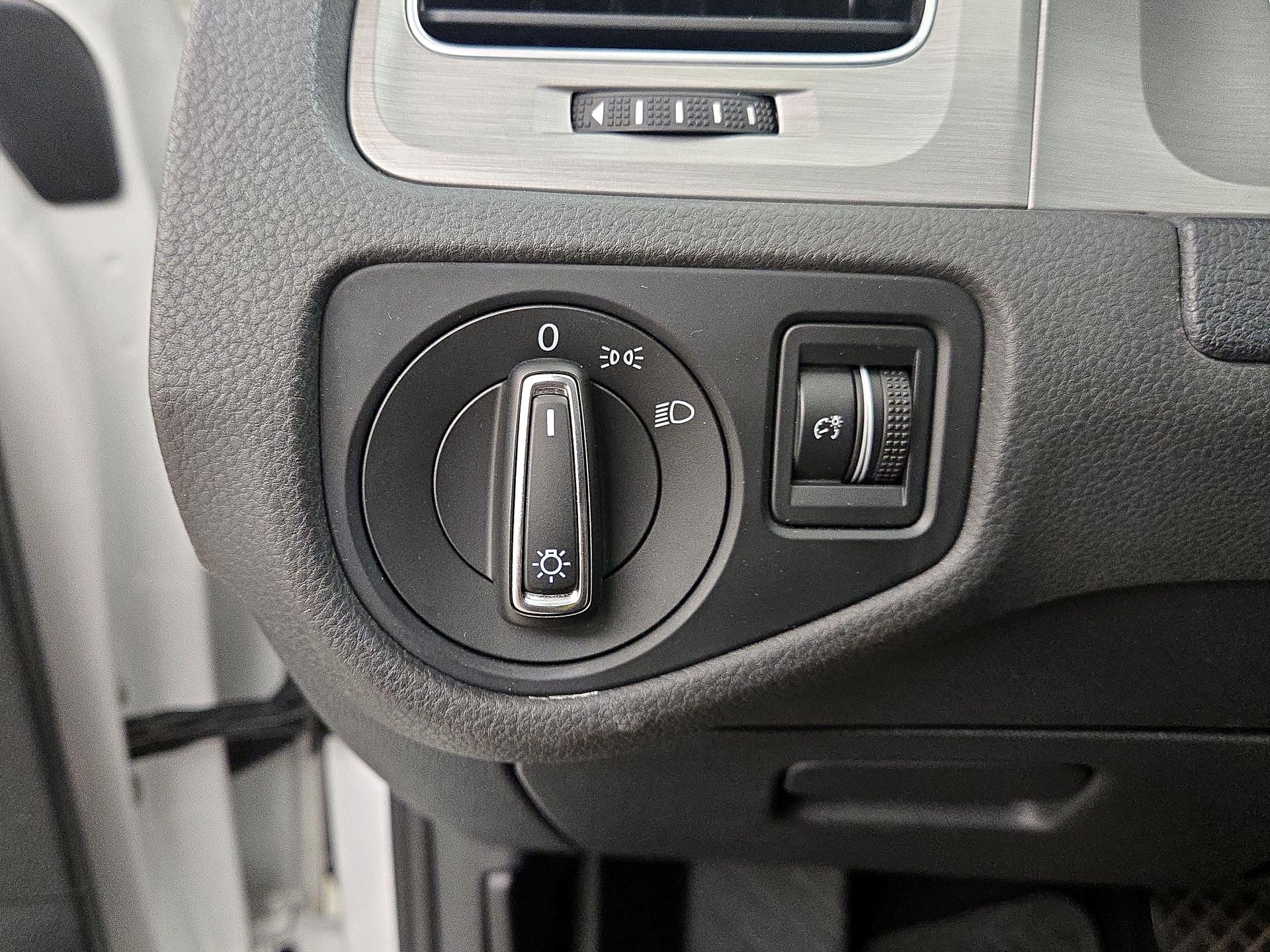 Thumbnail: 2015 Volkswagen Golf - 13