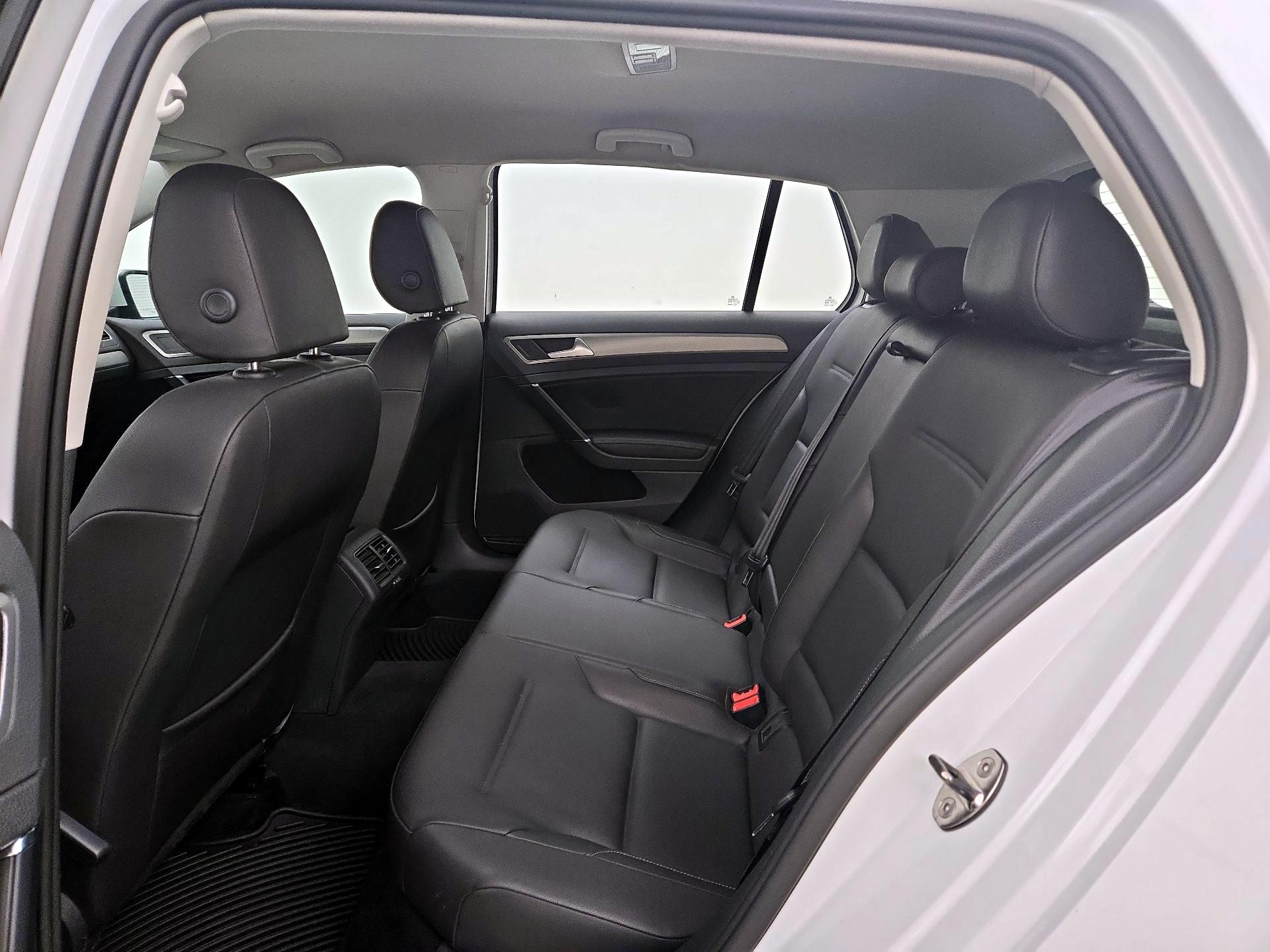 Thumbnail: 2015 Volkswagen Golf - 17