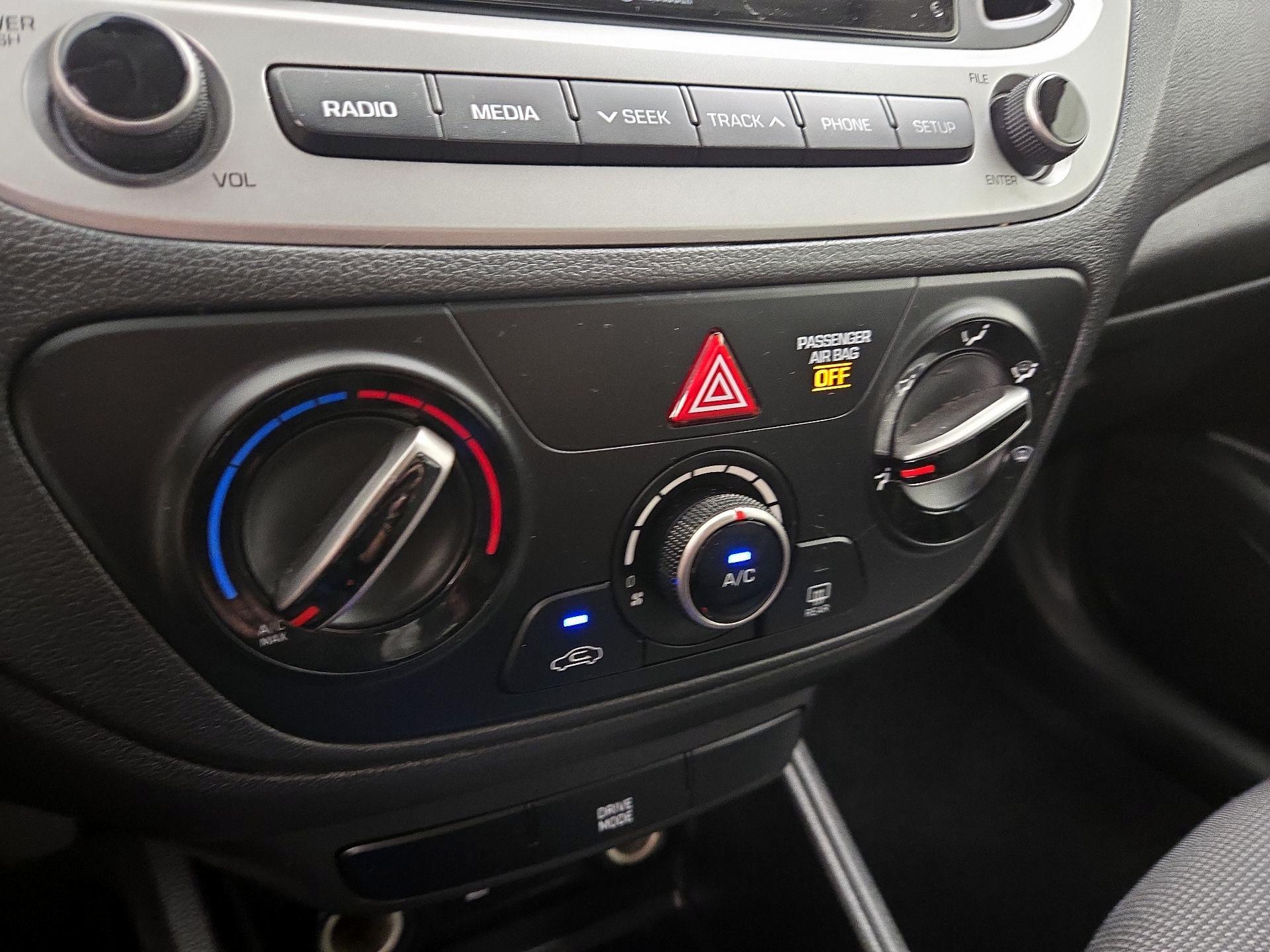 Thumbnail: 2022 Hyundai Accent - 16