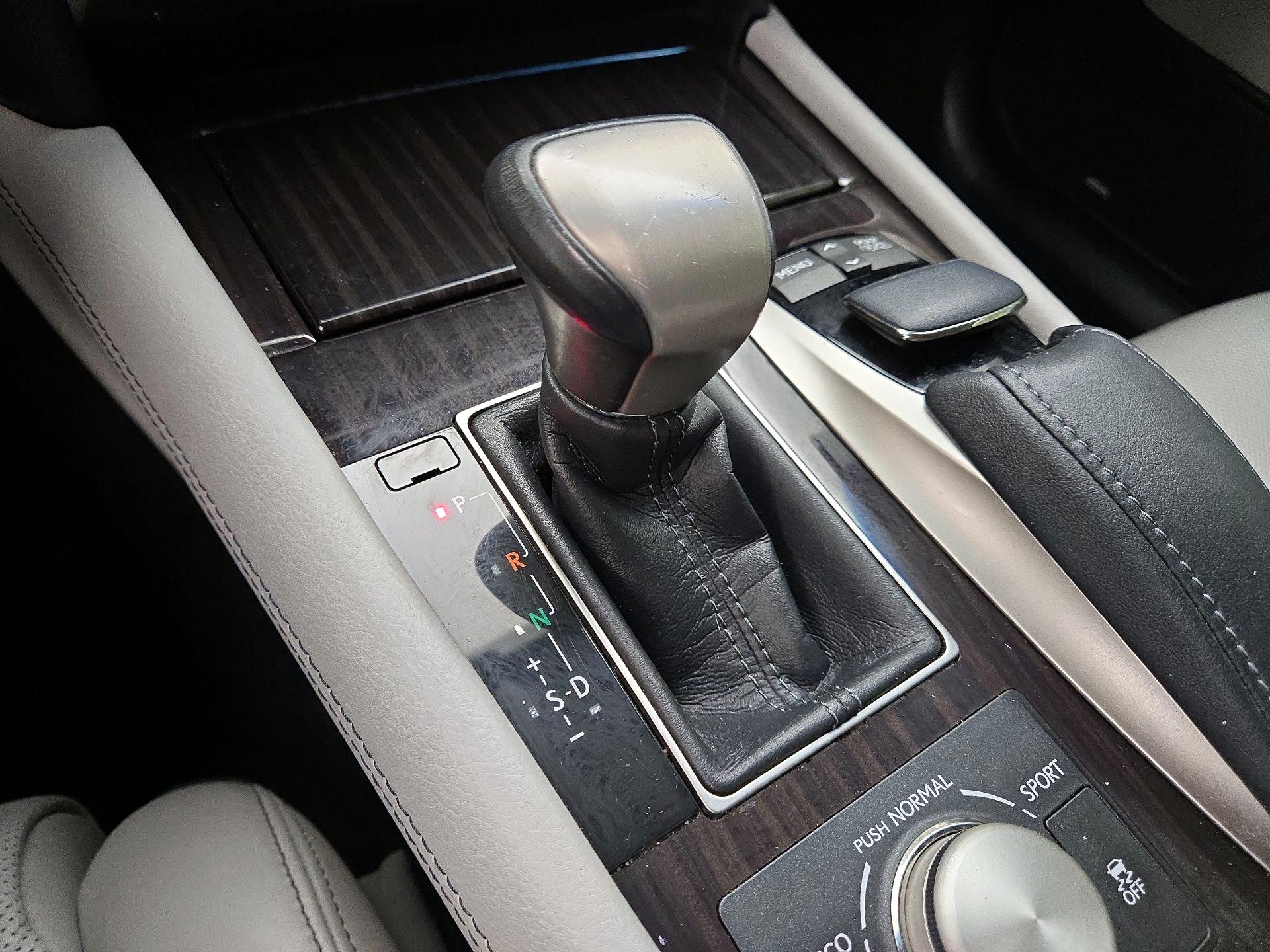 Thumbnail: 2014 Lexus LS - 18