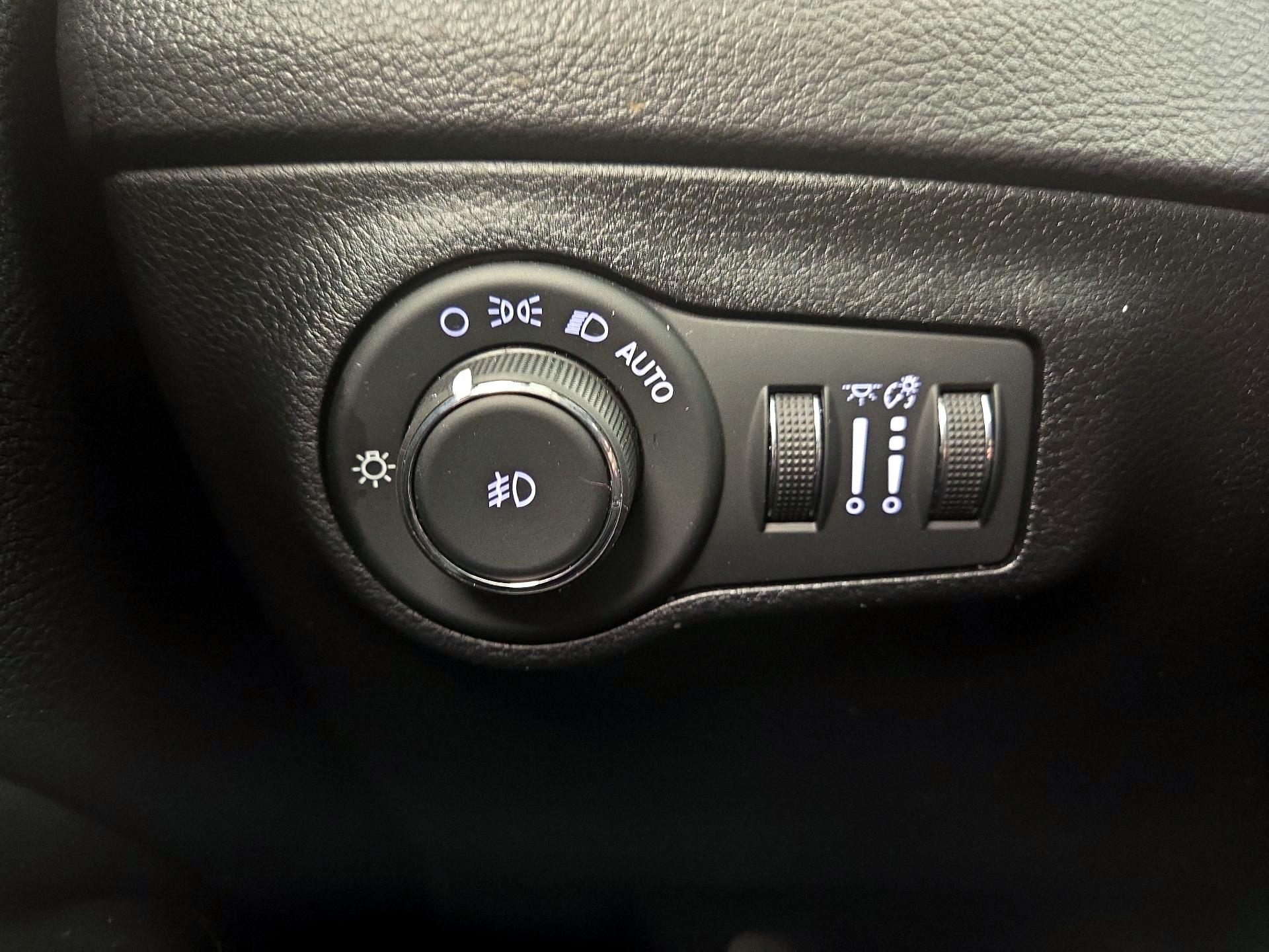 Thumbnail: 2018 Jeep Compass - 13
