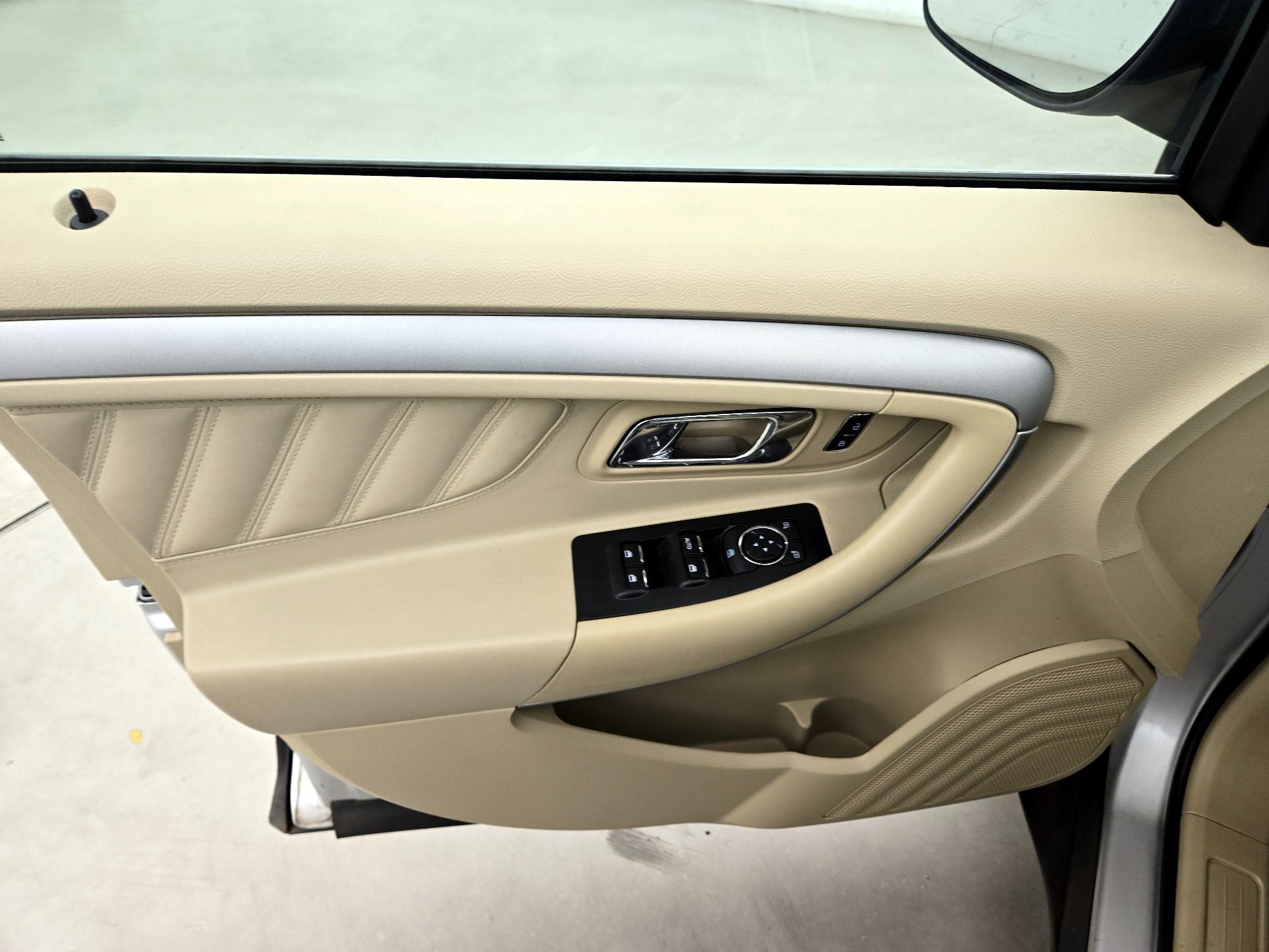 Thumbnail: 2015 Ford Taurus - 12