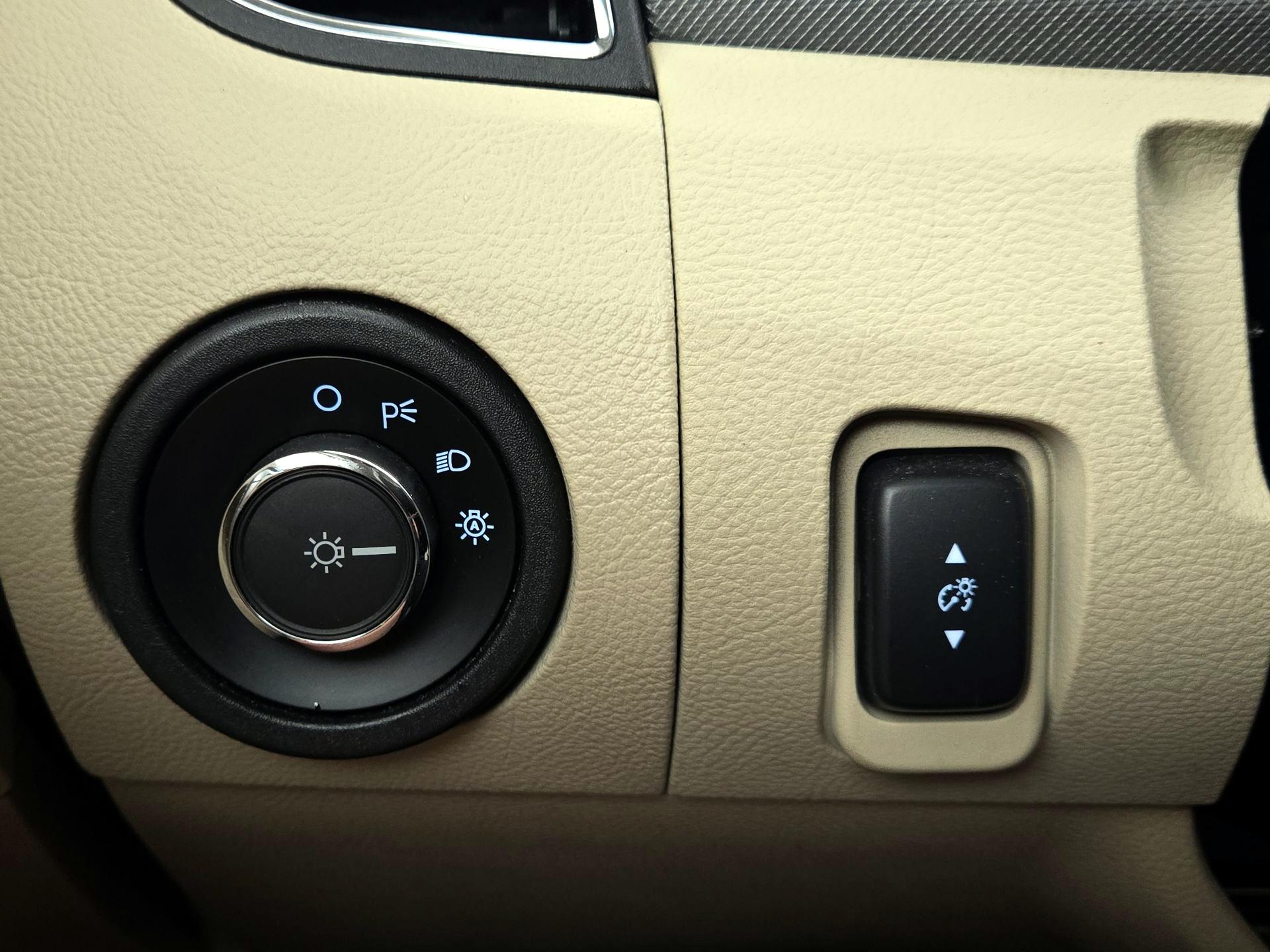 Thumbnail: 2015 Ford Taurus - 13