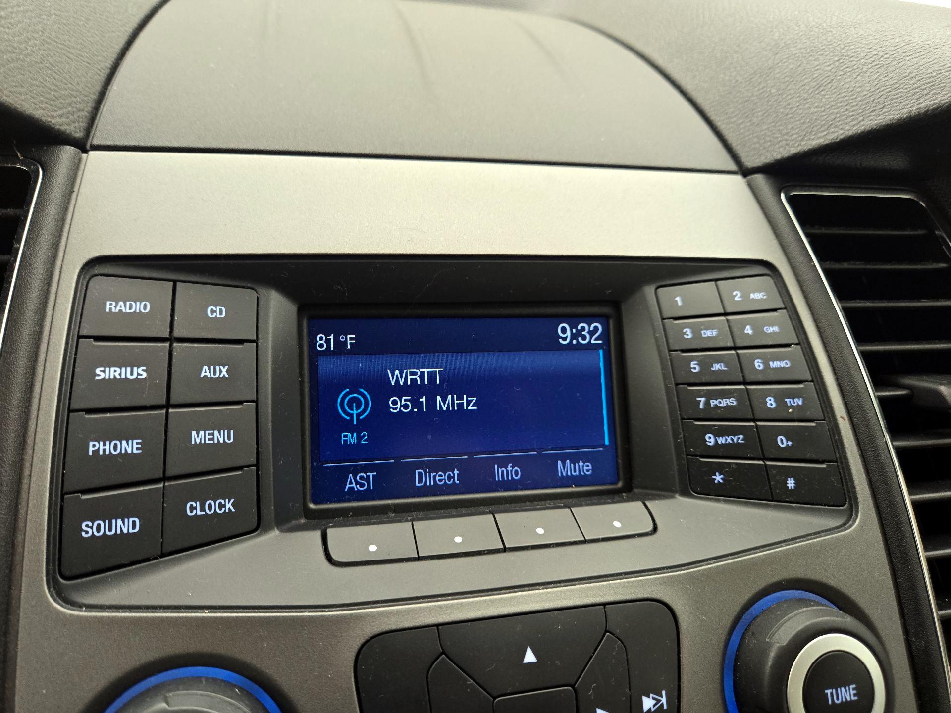 Thumbnail: 2015 Ford Taurus - 15