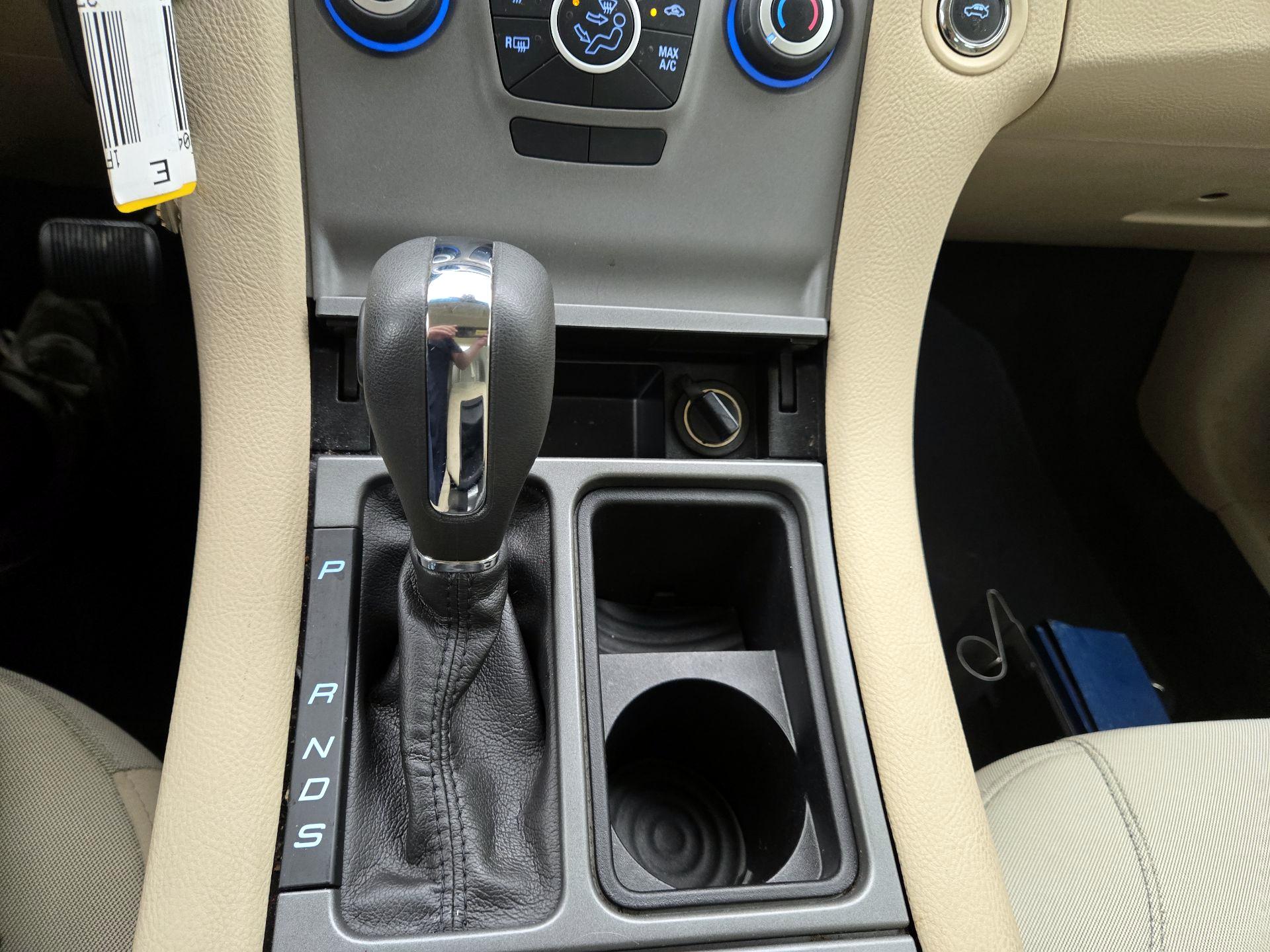 Thumbnail: 2015 Ford Taurus - 17