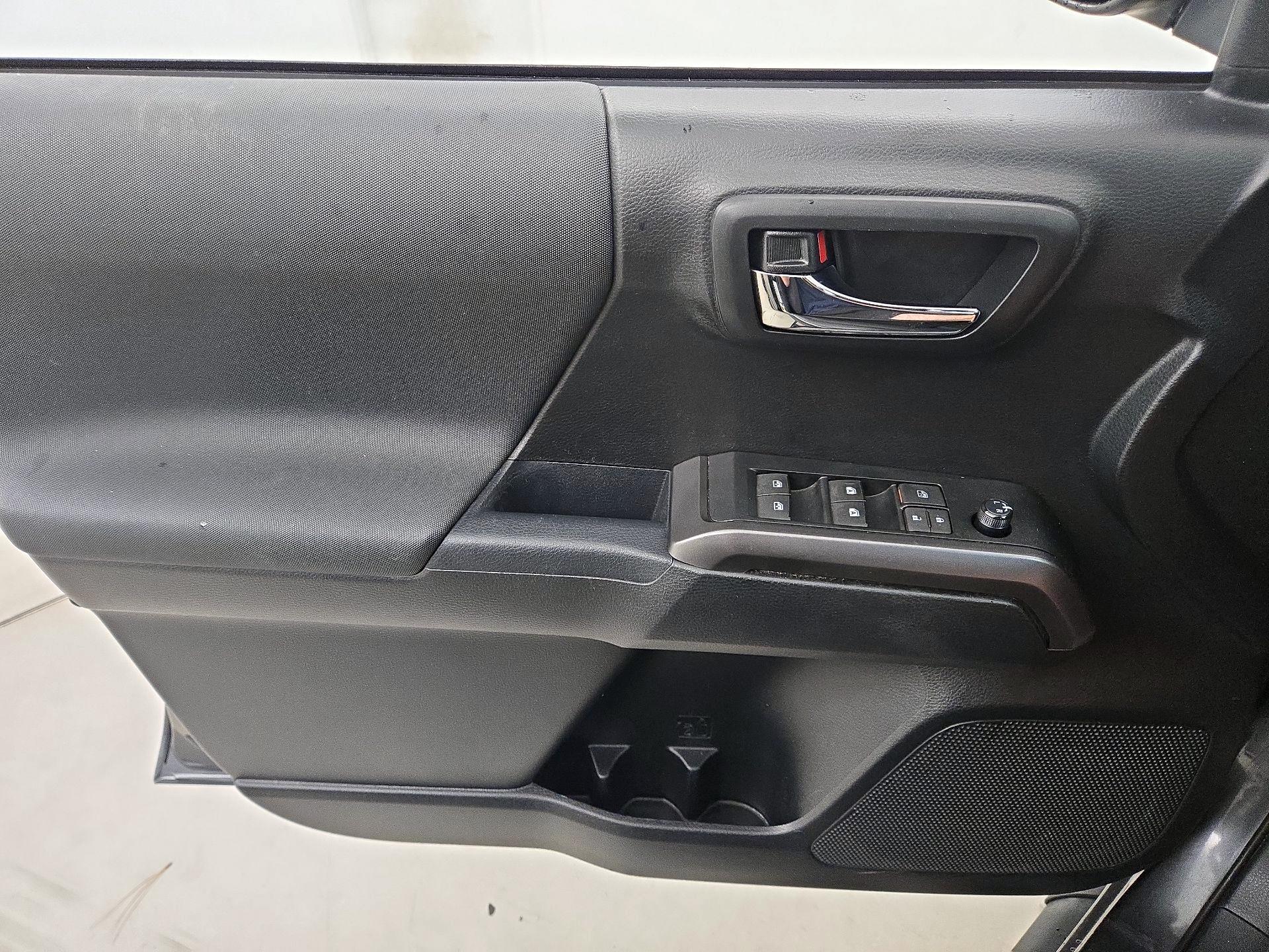 Thumbnail: 2019 Toyota Tacoma - 12