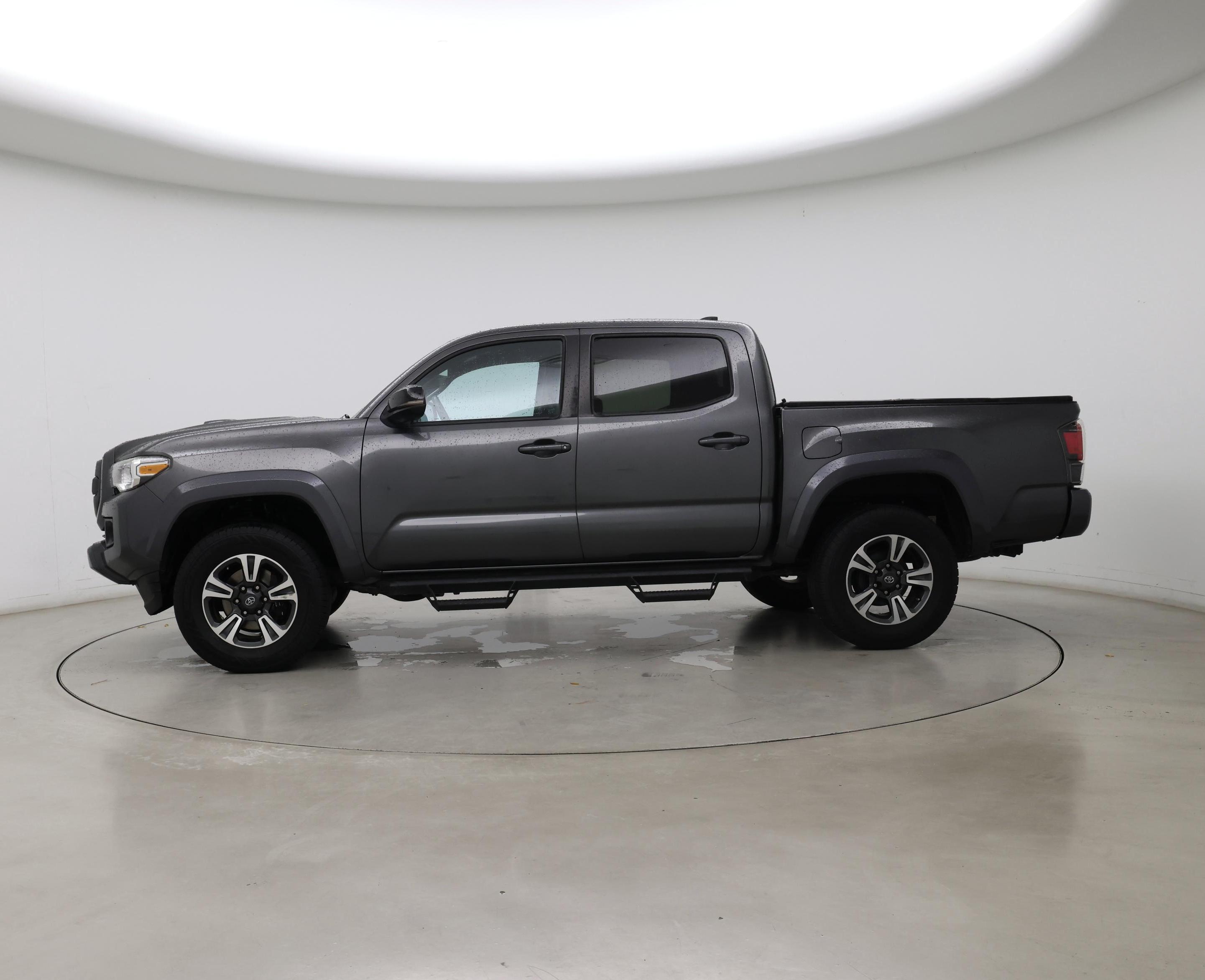 Thumbnail: 2019 Toyota Tacoma - 3