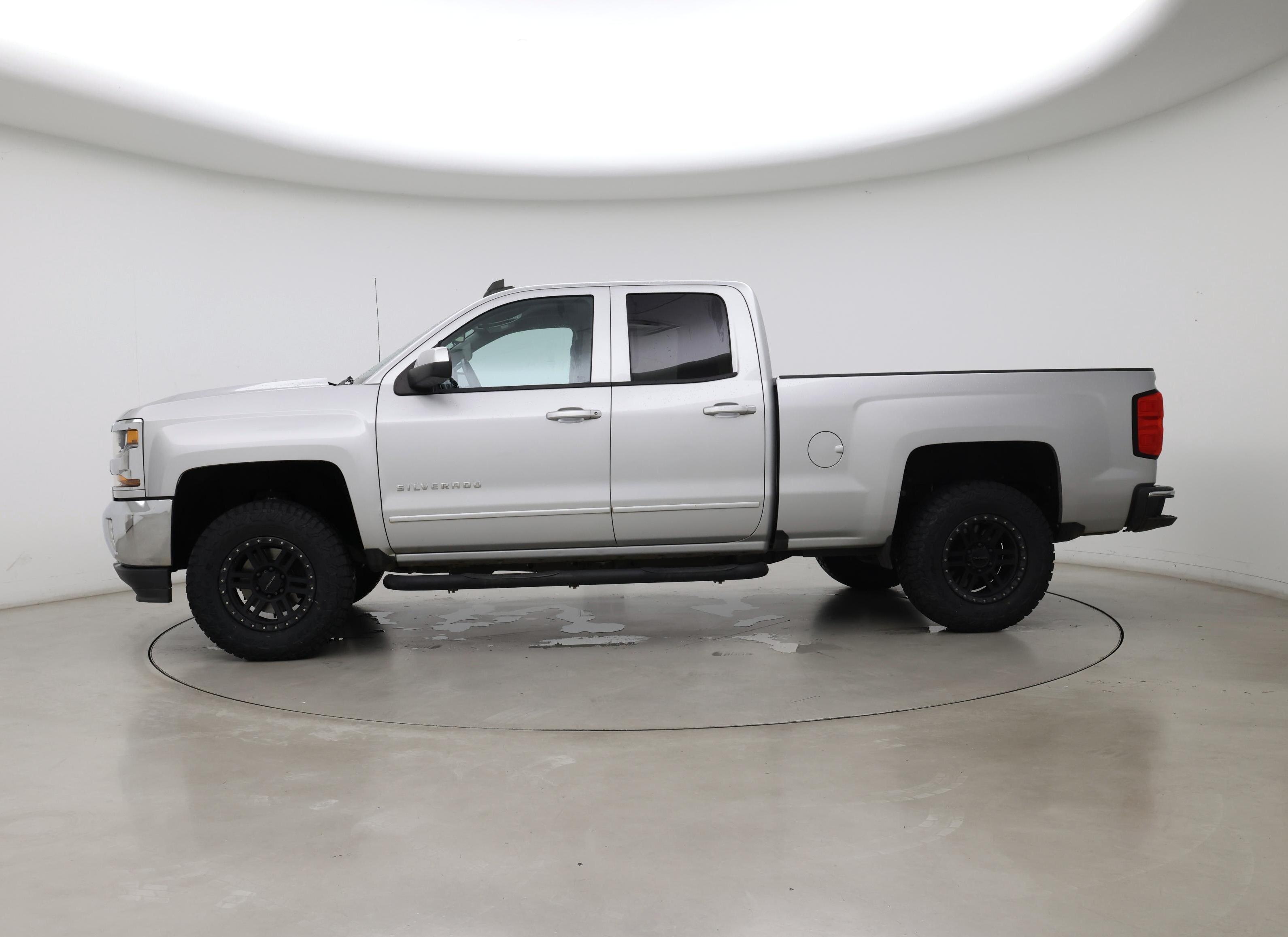 Thumbnail: 2017 Chevrolet Silverado 1500 - 3