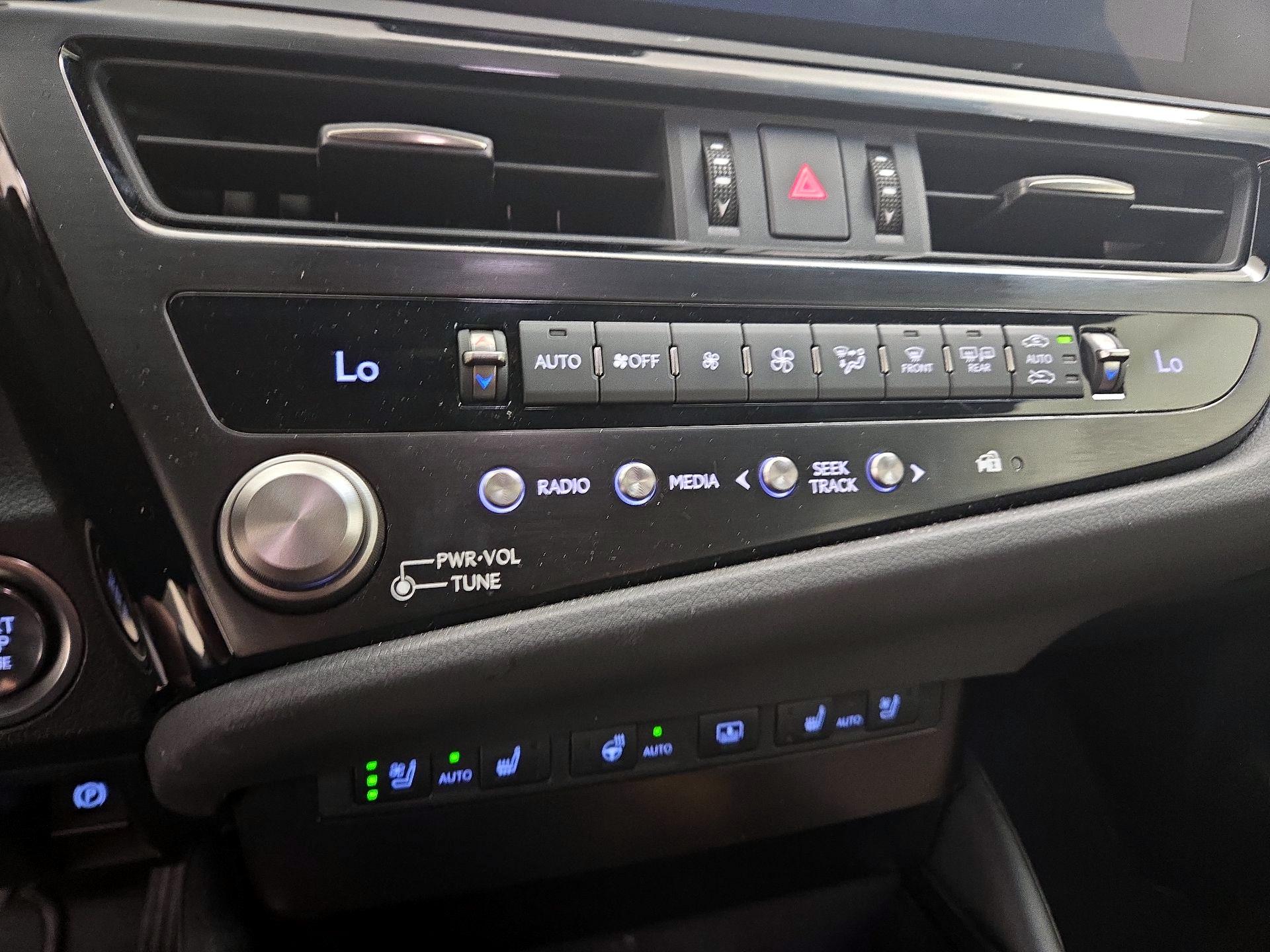Thumbnail: 2024 Lexus ES - 17