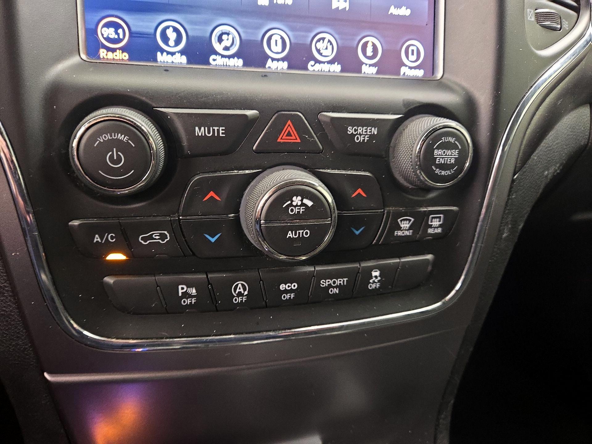 Thumbnail: 2018 Jeep Grand Cherokee - 17