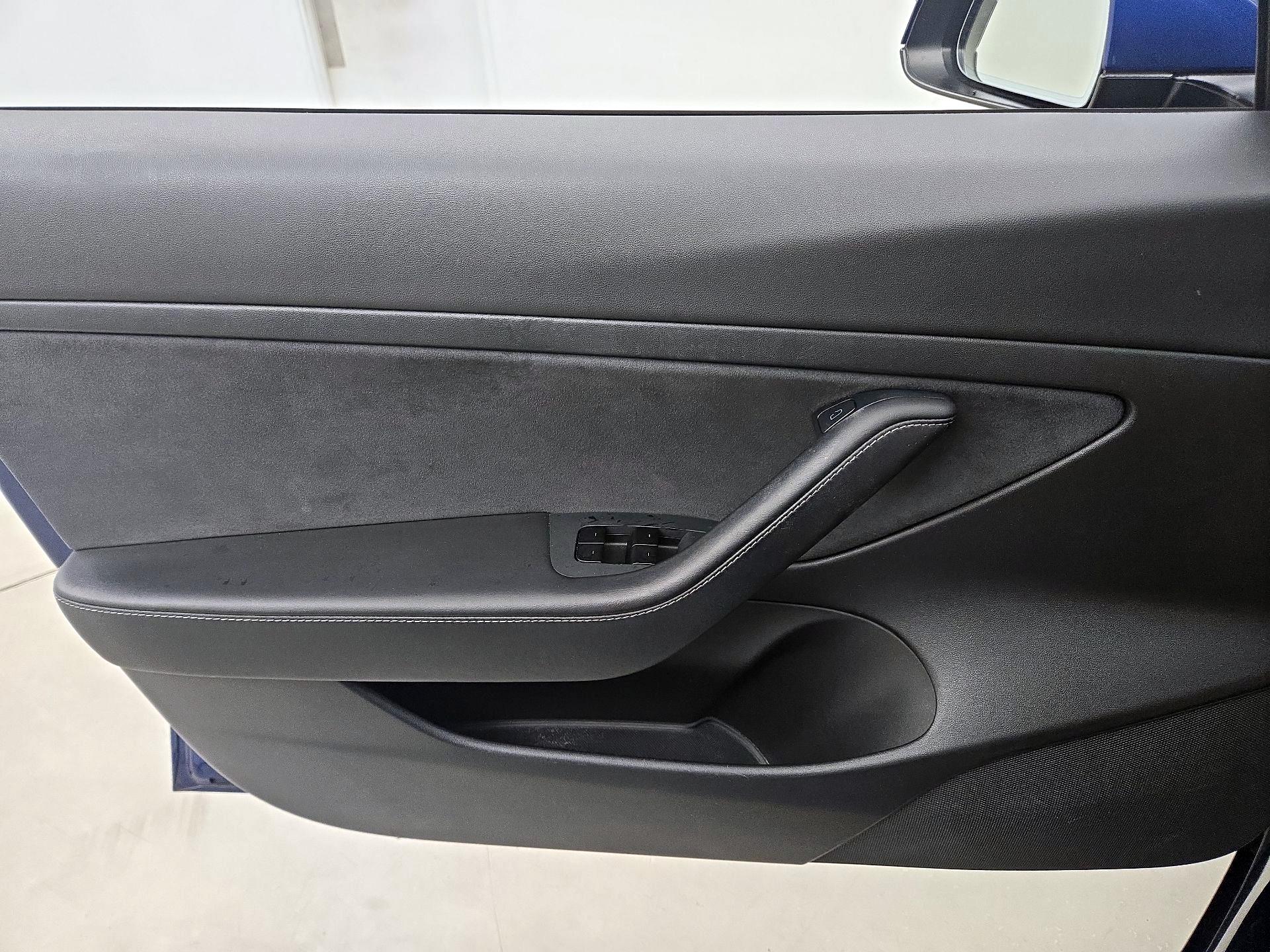 Thumbnail: 2021 Tesla Model 3 - 12