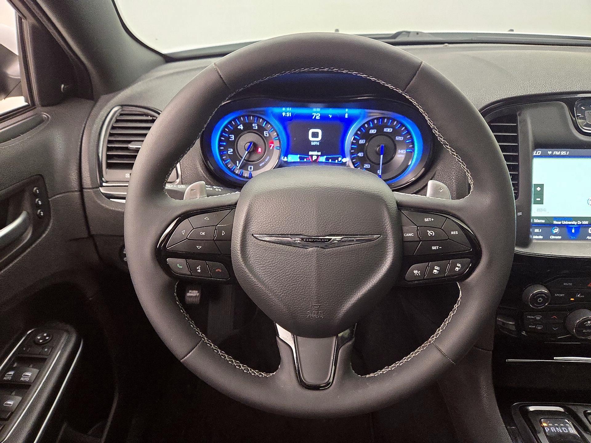 Thumbnail: 2022 Chrysler 300 - 10