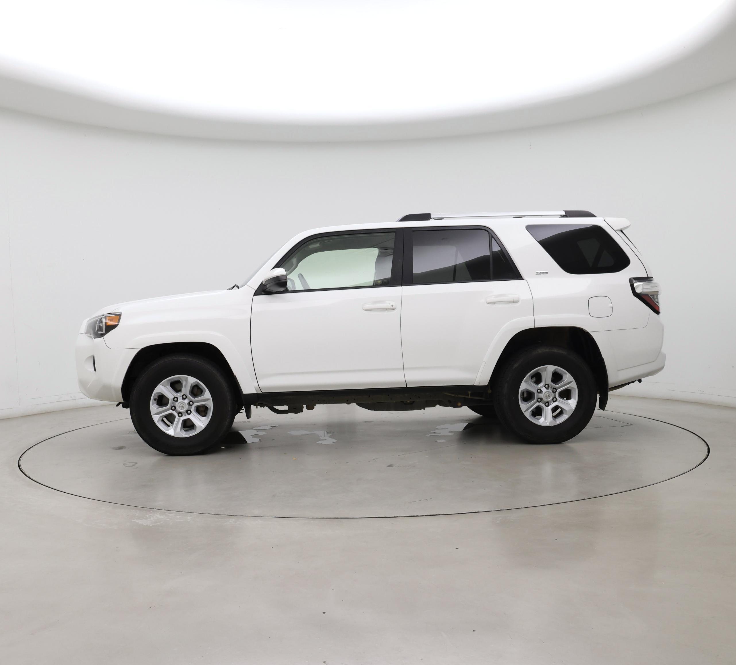 Thumbnail: 2019 Toyota 4Runner - 3