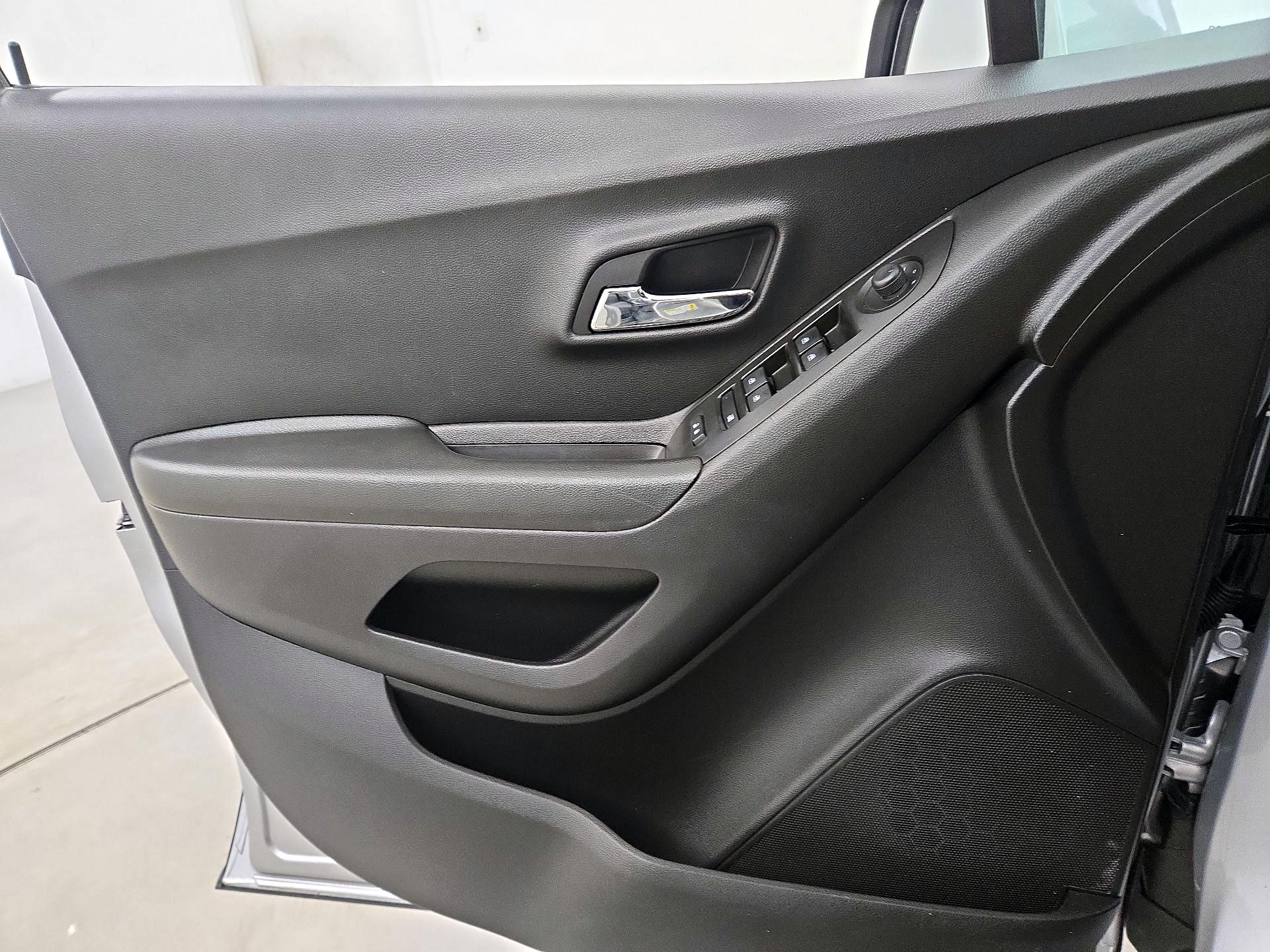 Thumbnail: 2022 Chevrolet Trax - 12