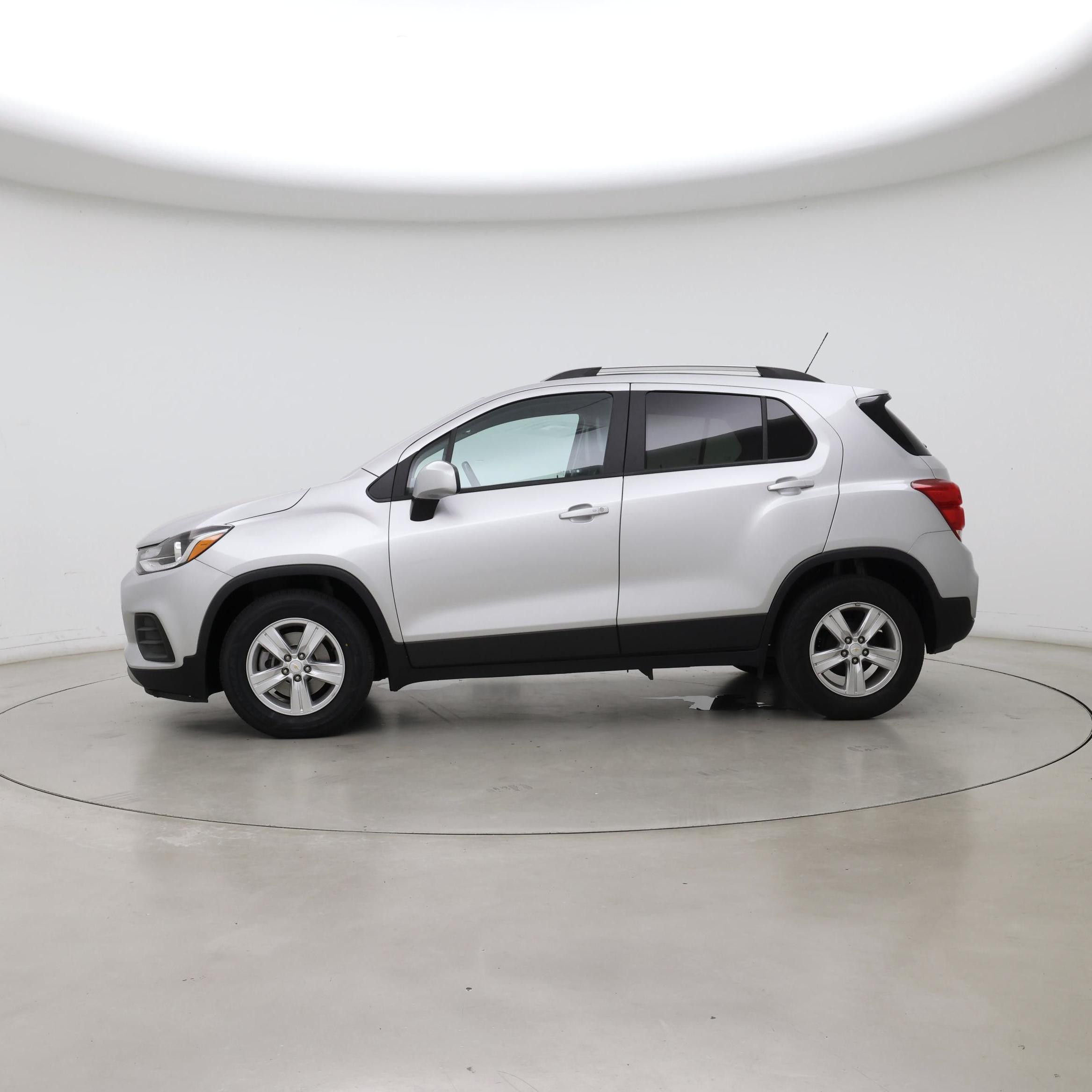 Thumbnail: 2022 Chevrolet Trax - 3