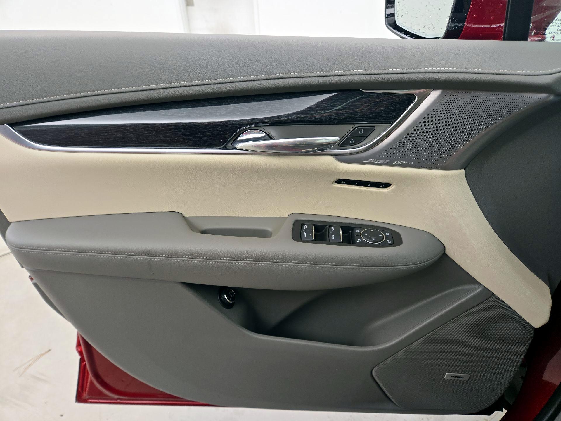 Thumbnail: 2023 Cadillac XT6 - 12