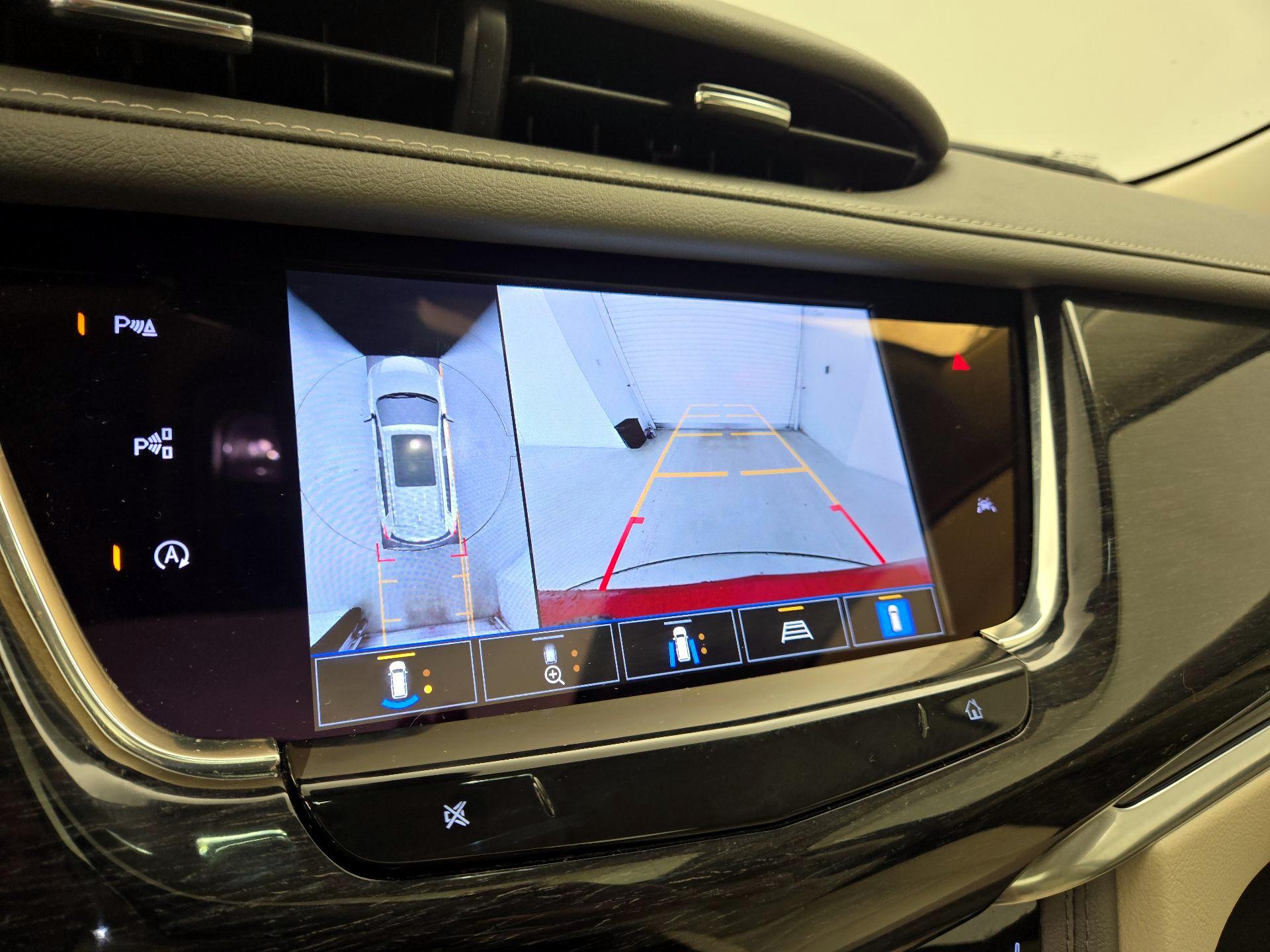 Thumbnail: 2023 Cadillac XT6 - 15