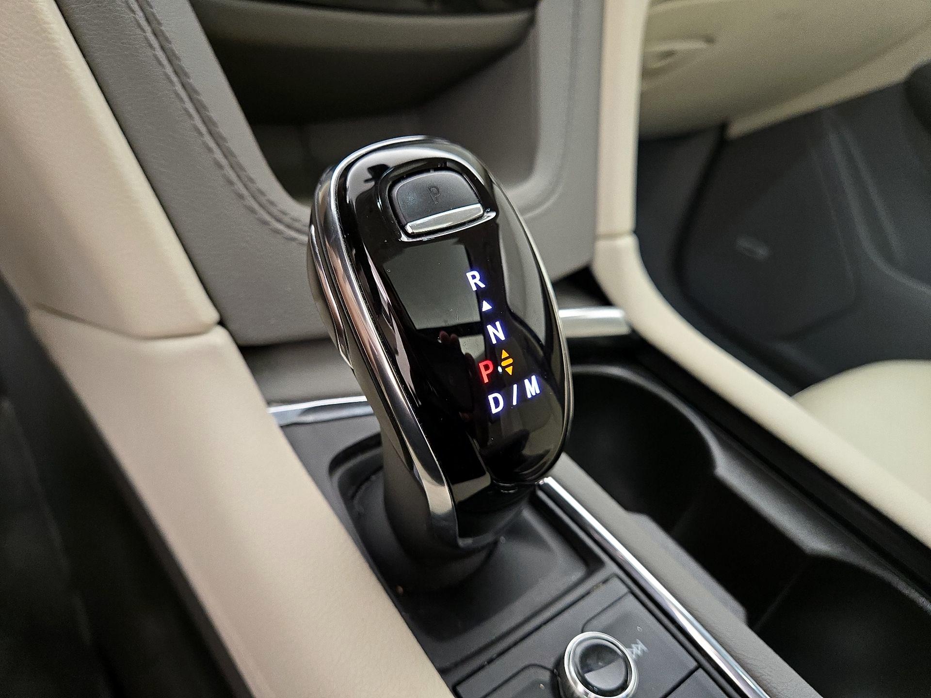 Thumbnail: 2023 Cadillac XT6 - 18