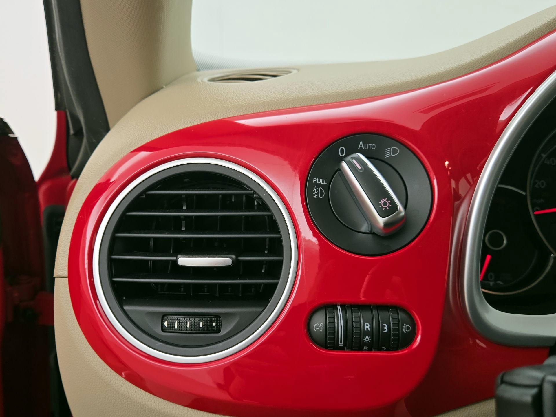 Thumbnail: 2019 Volkswagen Beetle - 13