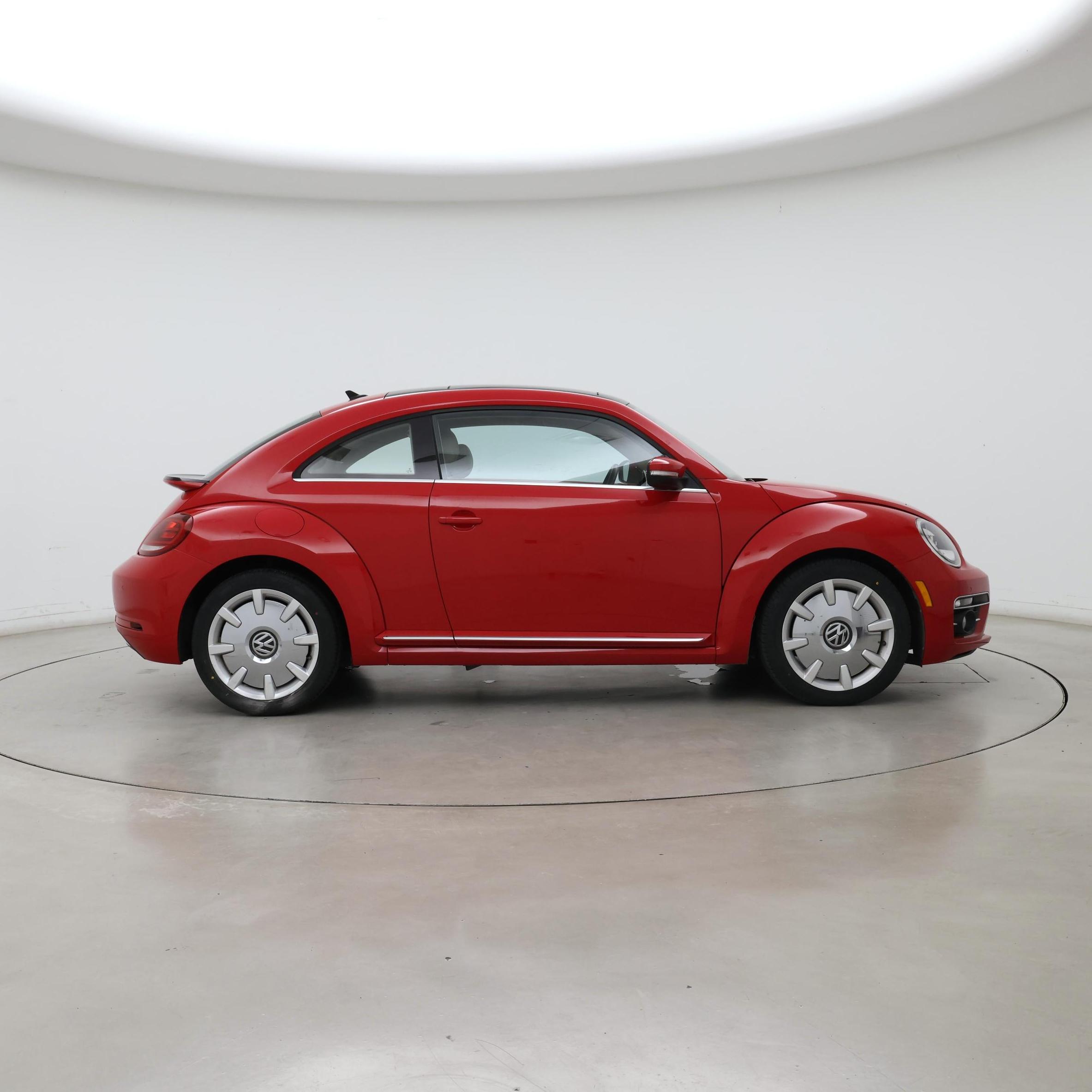 Thumbnail: 2019 Volkswagen Beetle - 7