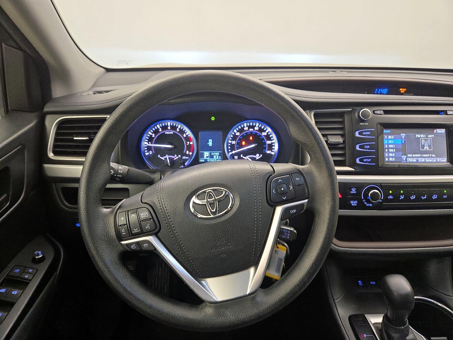 Thumbnail: 2015 Toyota Highlander - 10