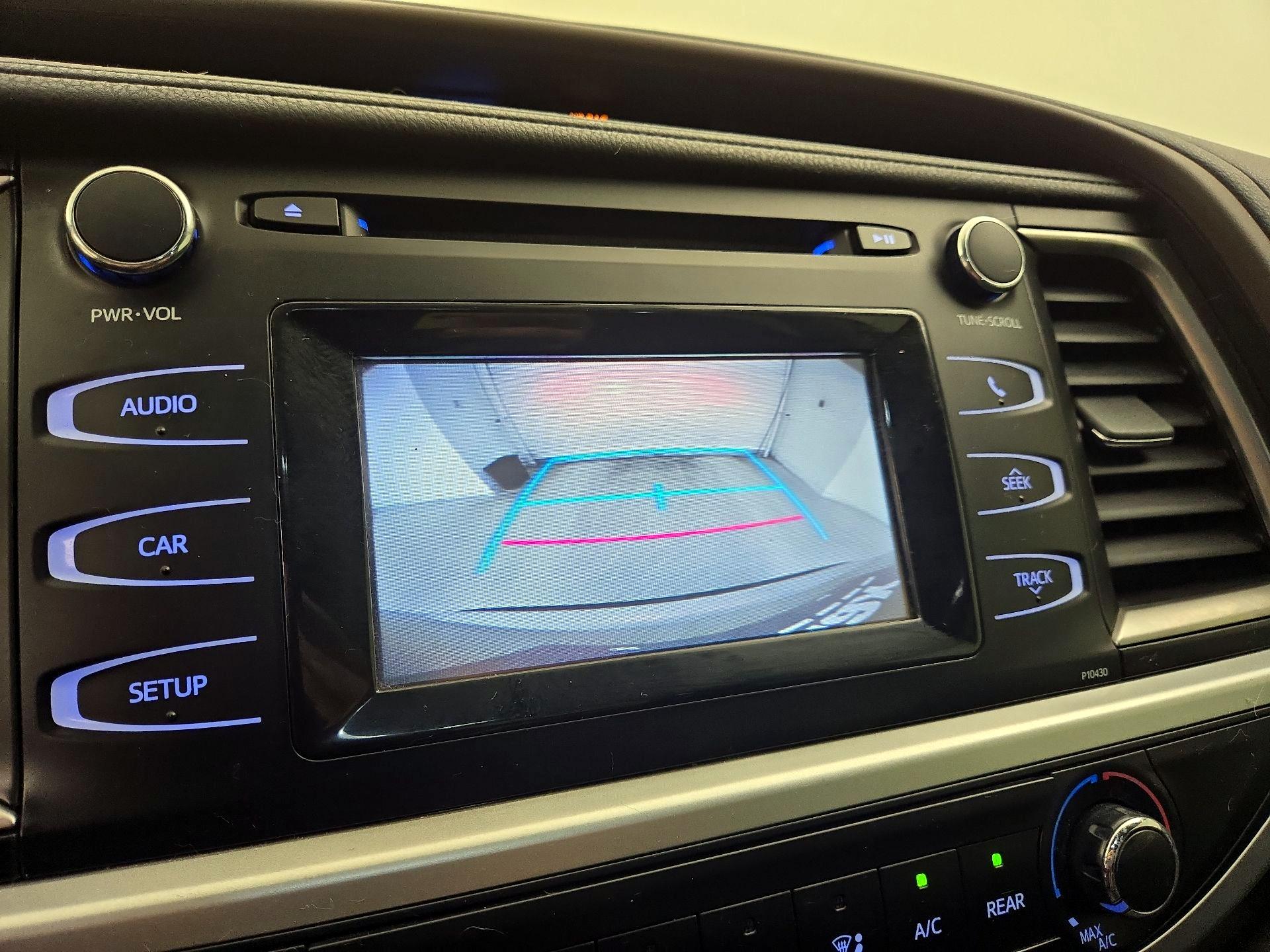 Thumbnail: 2015 Toyota Highlander - 14