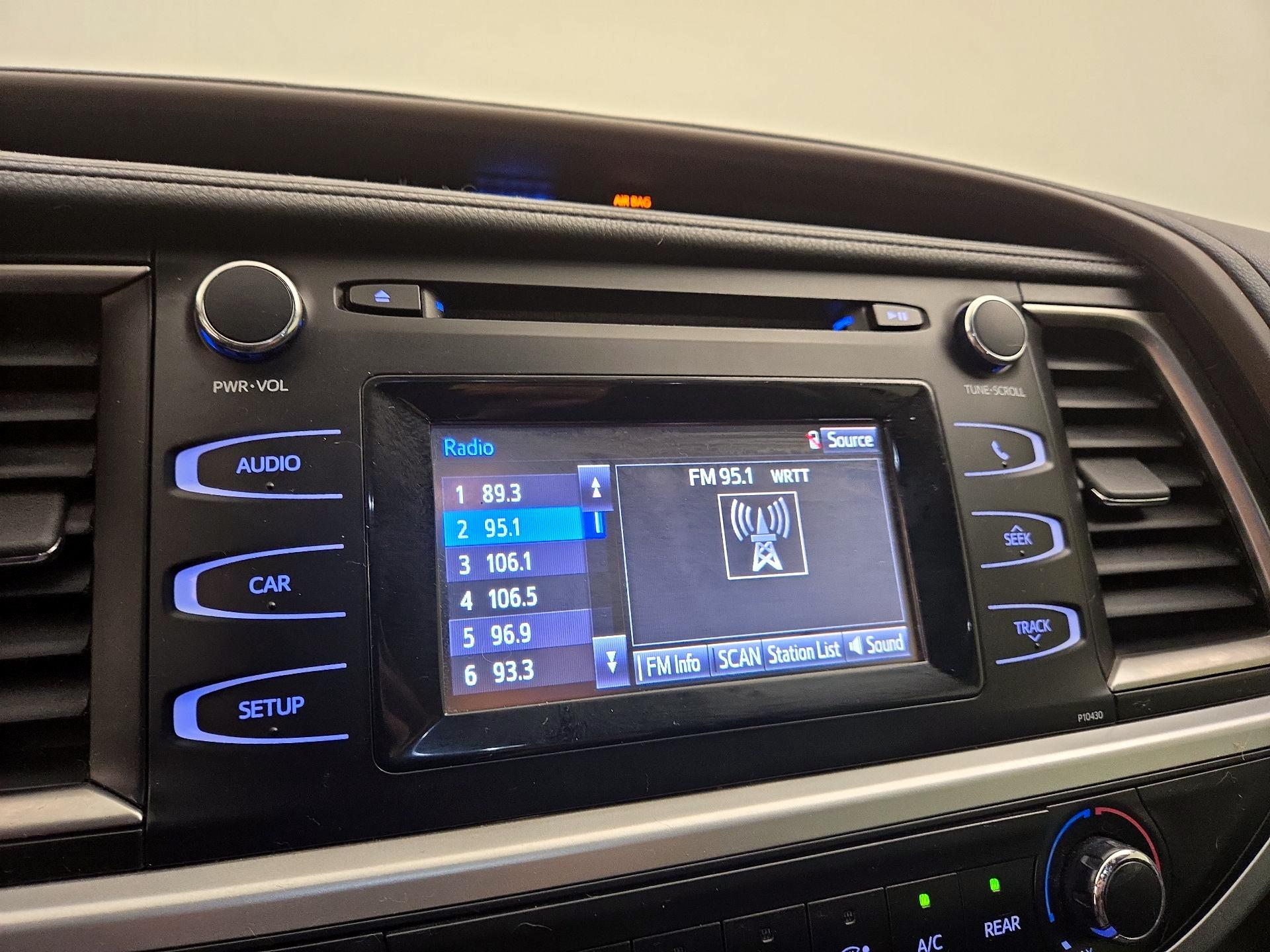Thumbnail: 2015 Toyota Highlander - 15