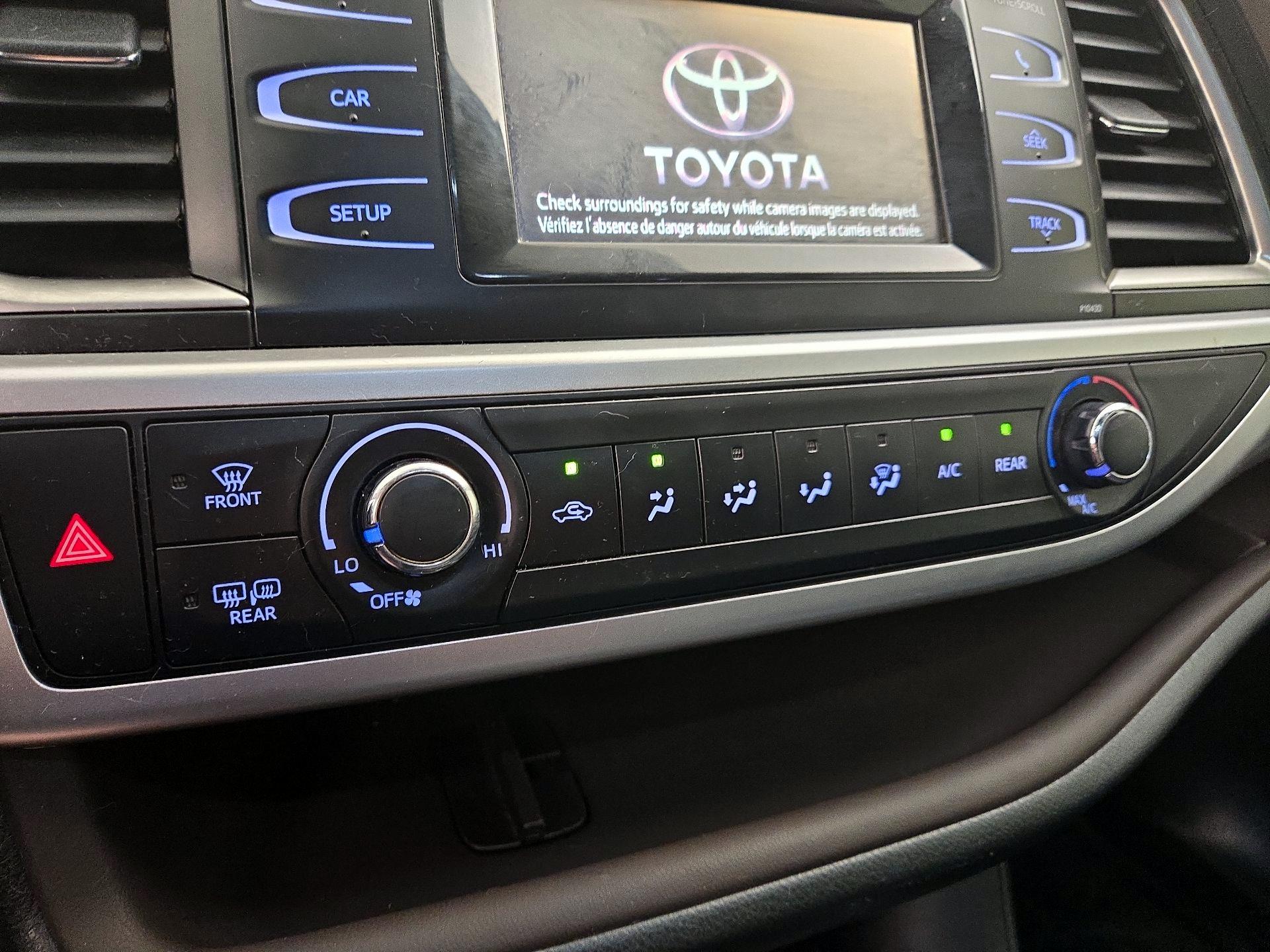 Thumbnail: 2015 Toyota Highlander - 16