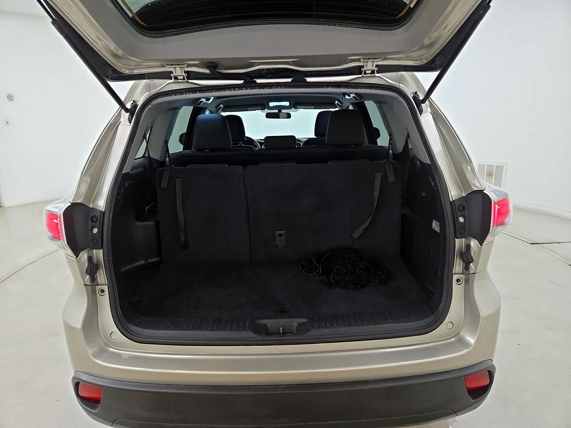 Thumbnail: 2015 Toyota Highlander - 20