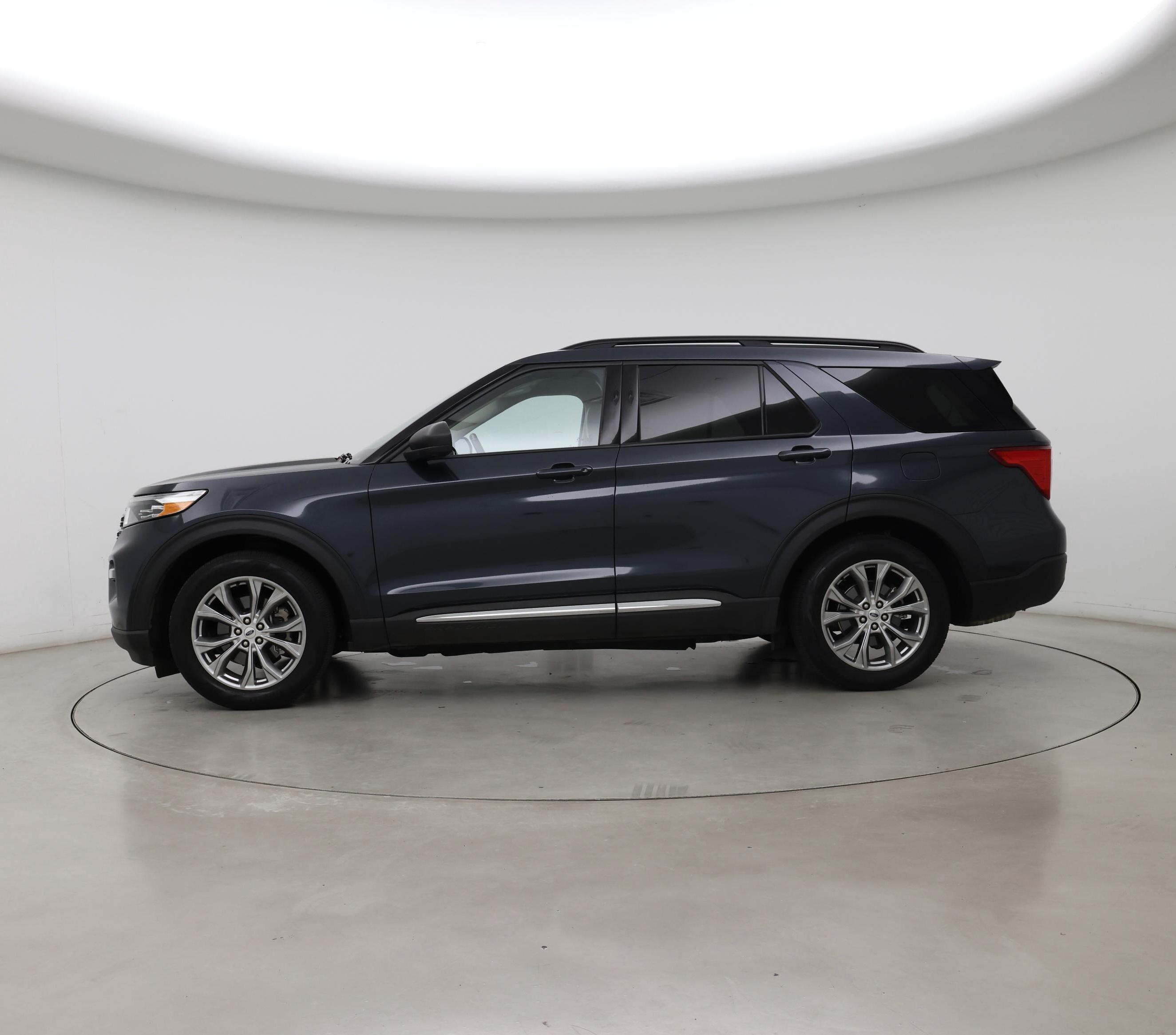 Thumbnail: 2022 Ford Explorer - 3