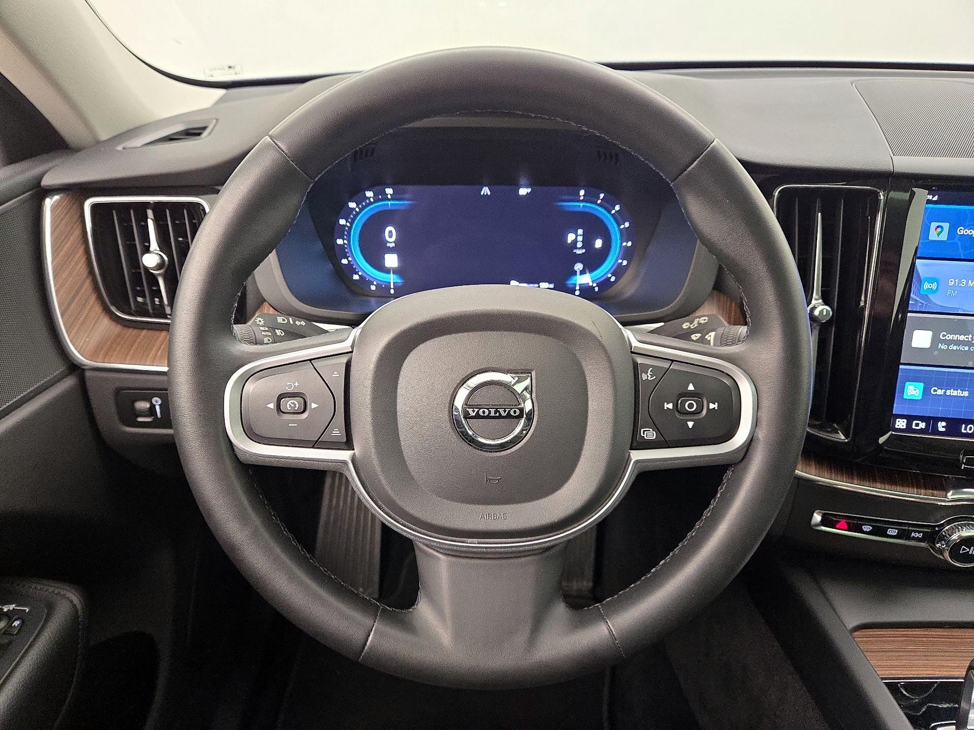 Thumbnail: 2022 Volvo XC60 - 10