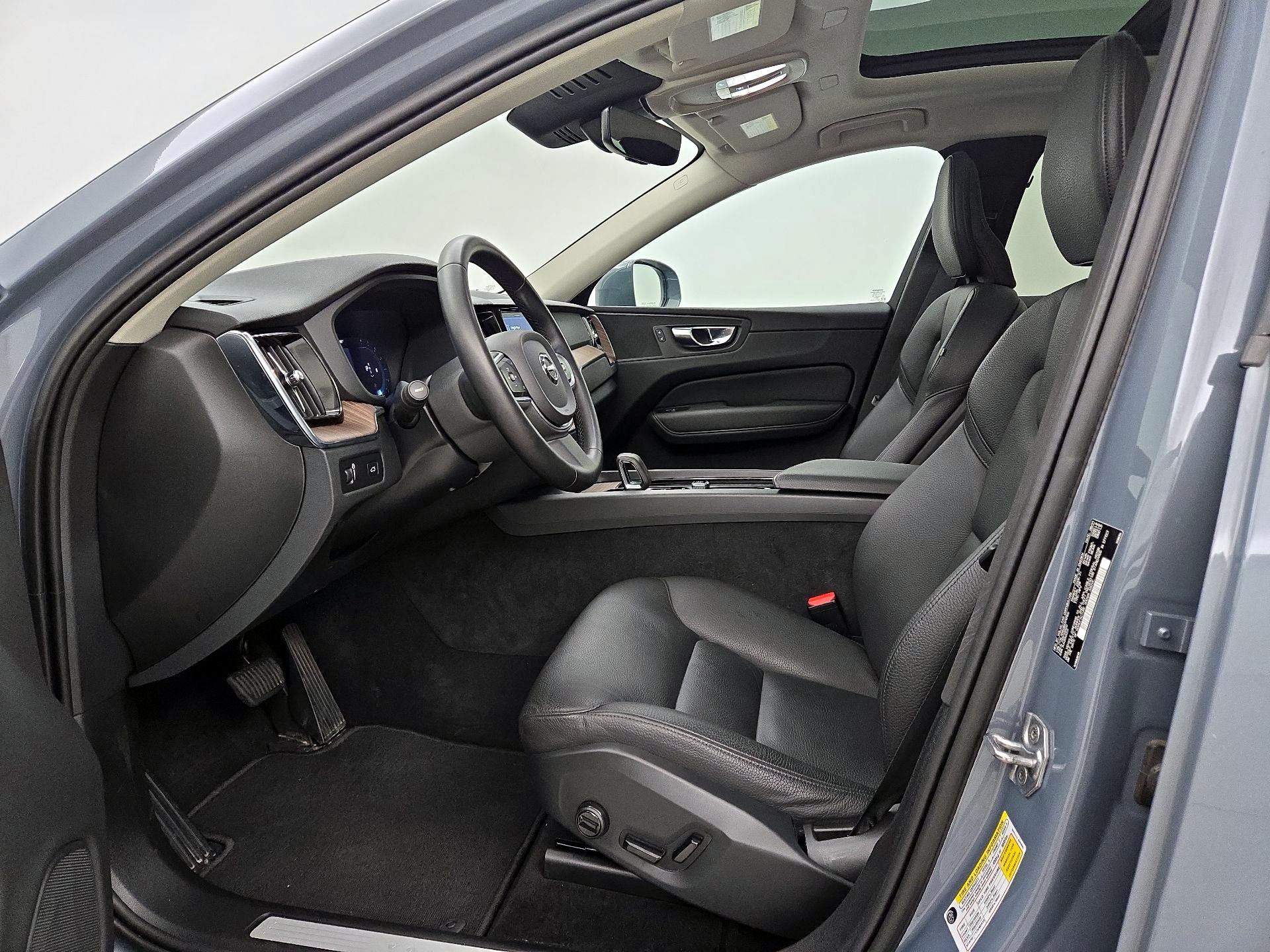 Thumbnail: 2022 Volvo XC60 - 11