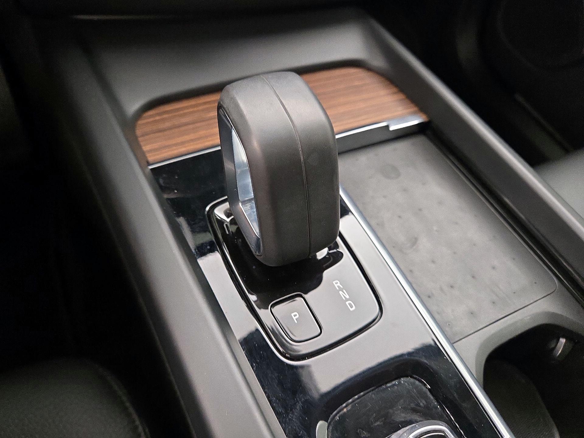 Thumbnail: 2022 Volvo XC60 - 17