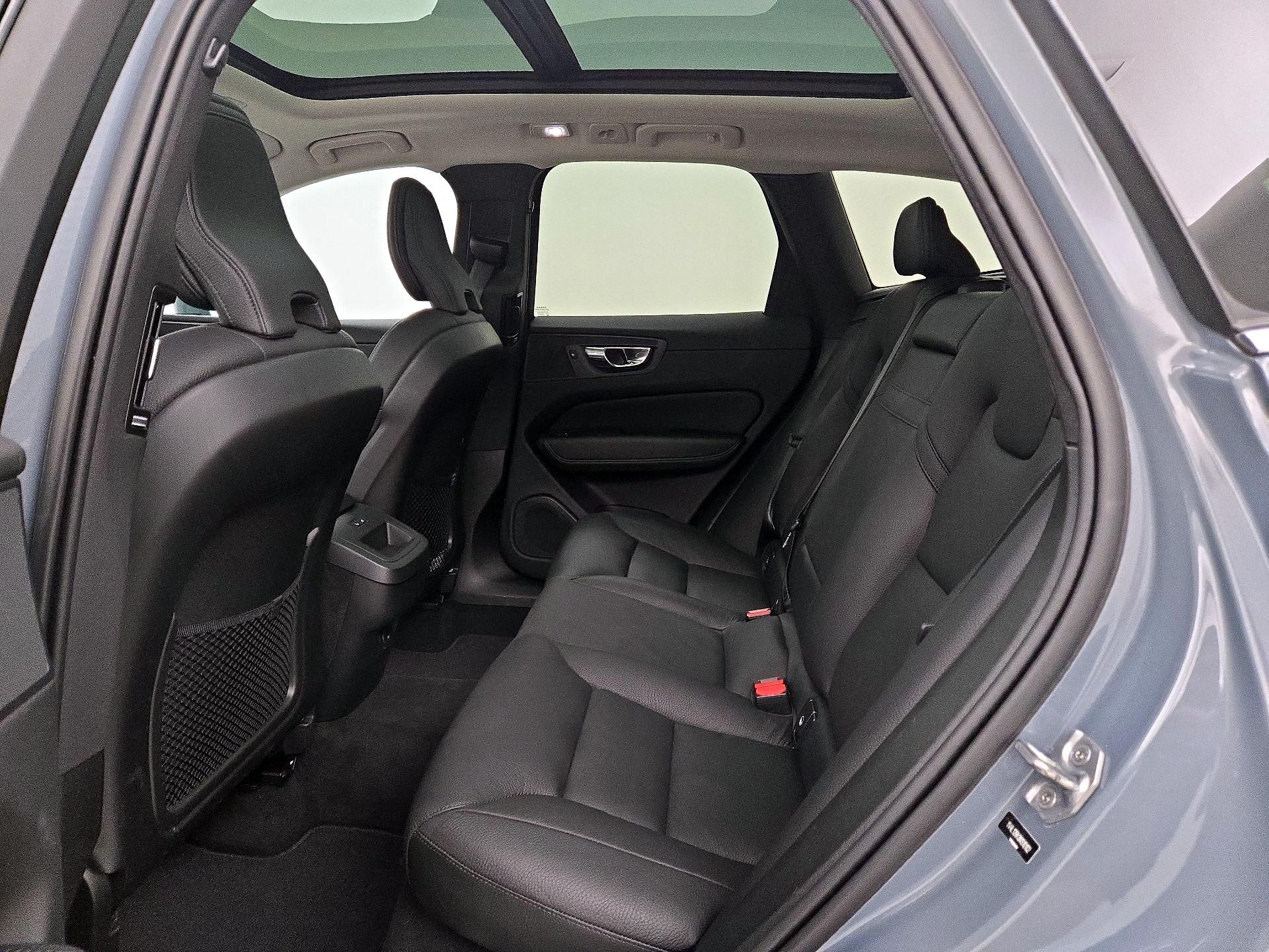 Thumbnail: 2022 Volvo XC60 - 20