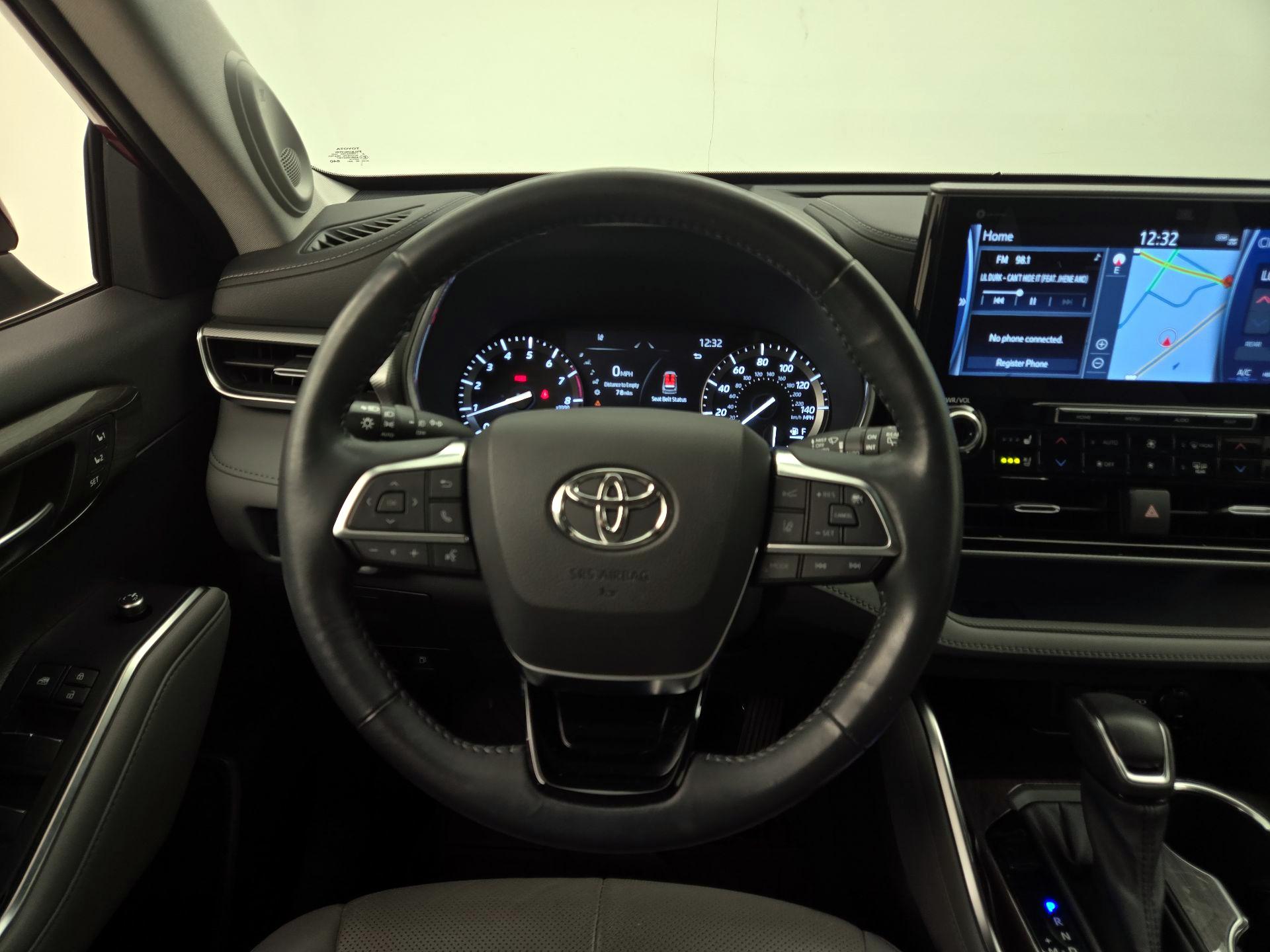 Thumbnail: 2021 Toyota Highlander - 10
