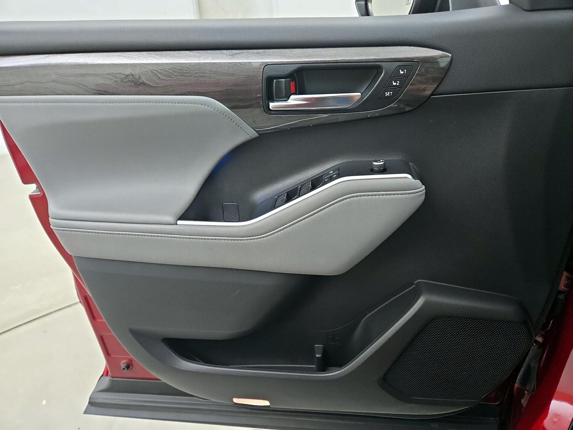 Thumbnail: 2021 Toyota Highlander - 12